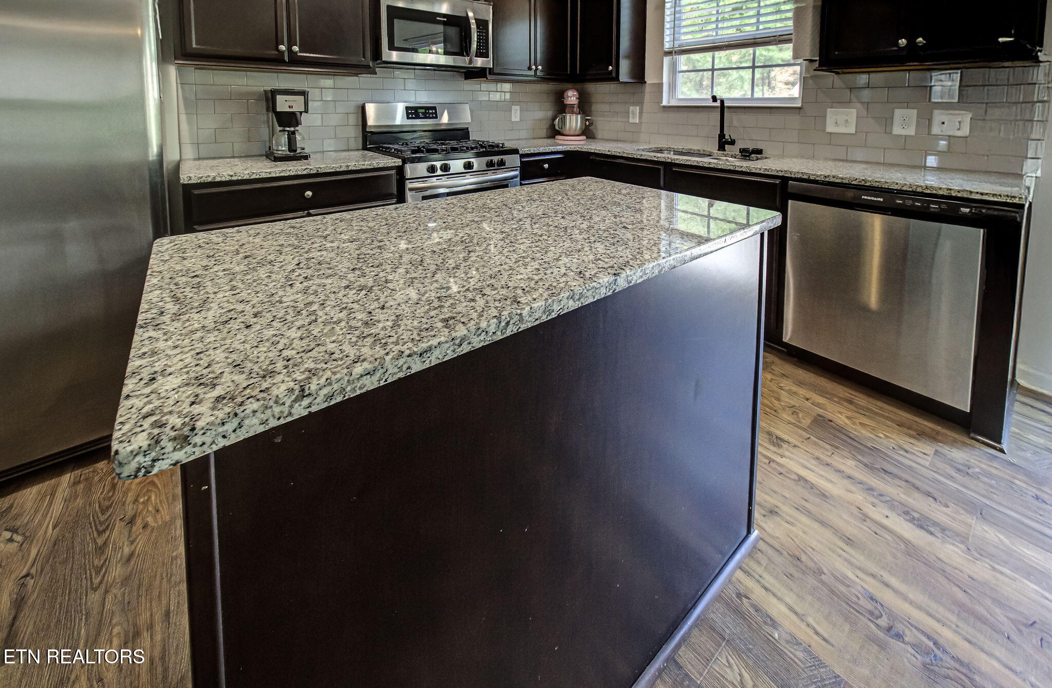 5490 Calvert Lane Property Photo 14