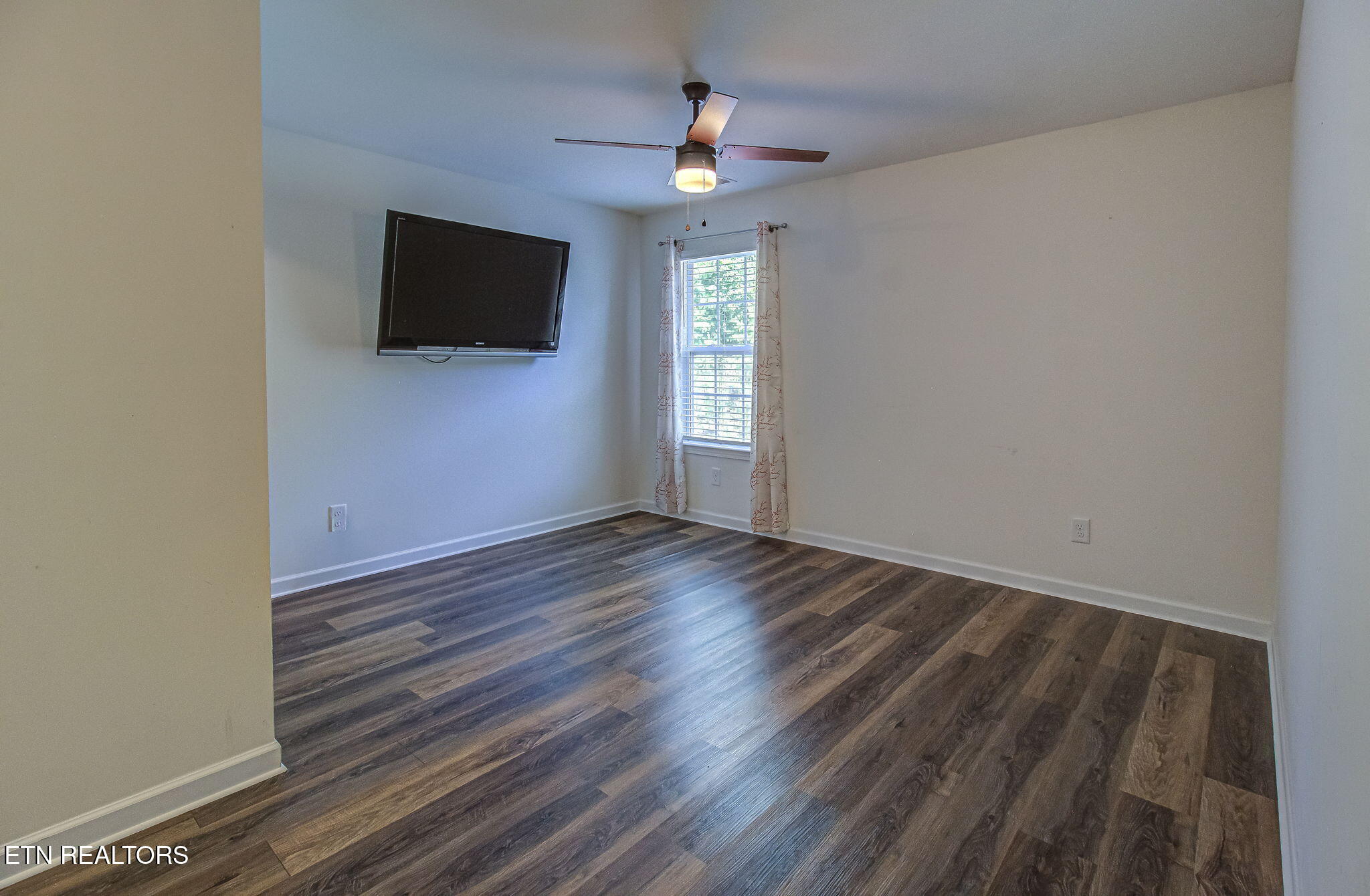 5490 Calvert Lane Property Photo 25