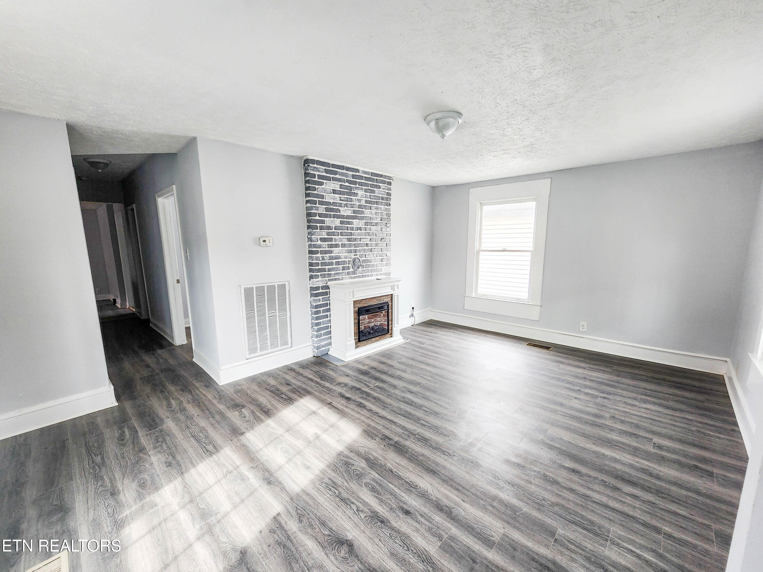 1617 Worth St Property Photo 4