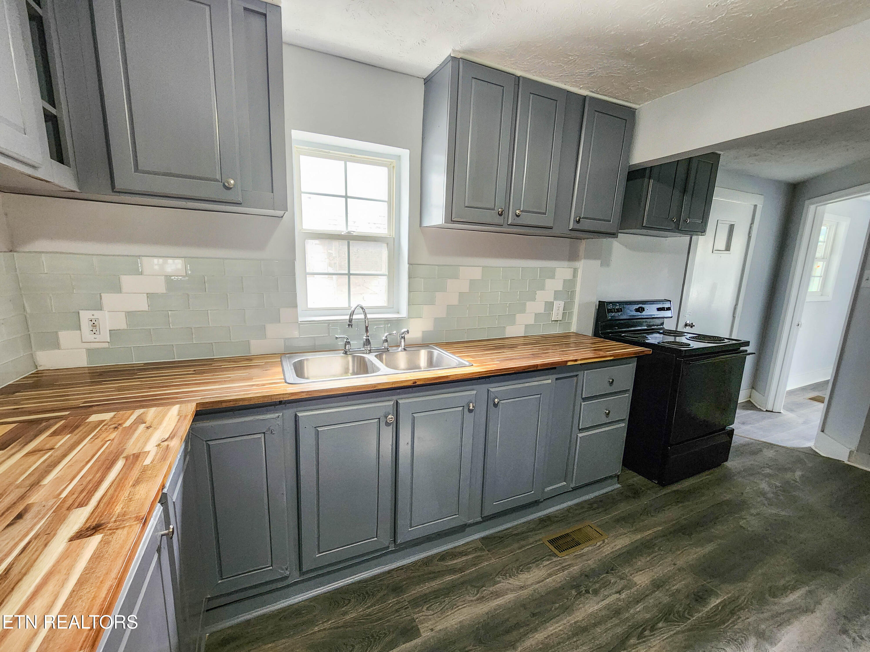 1617 Worth St Property Photo 5