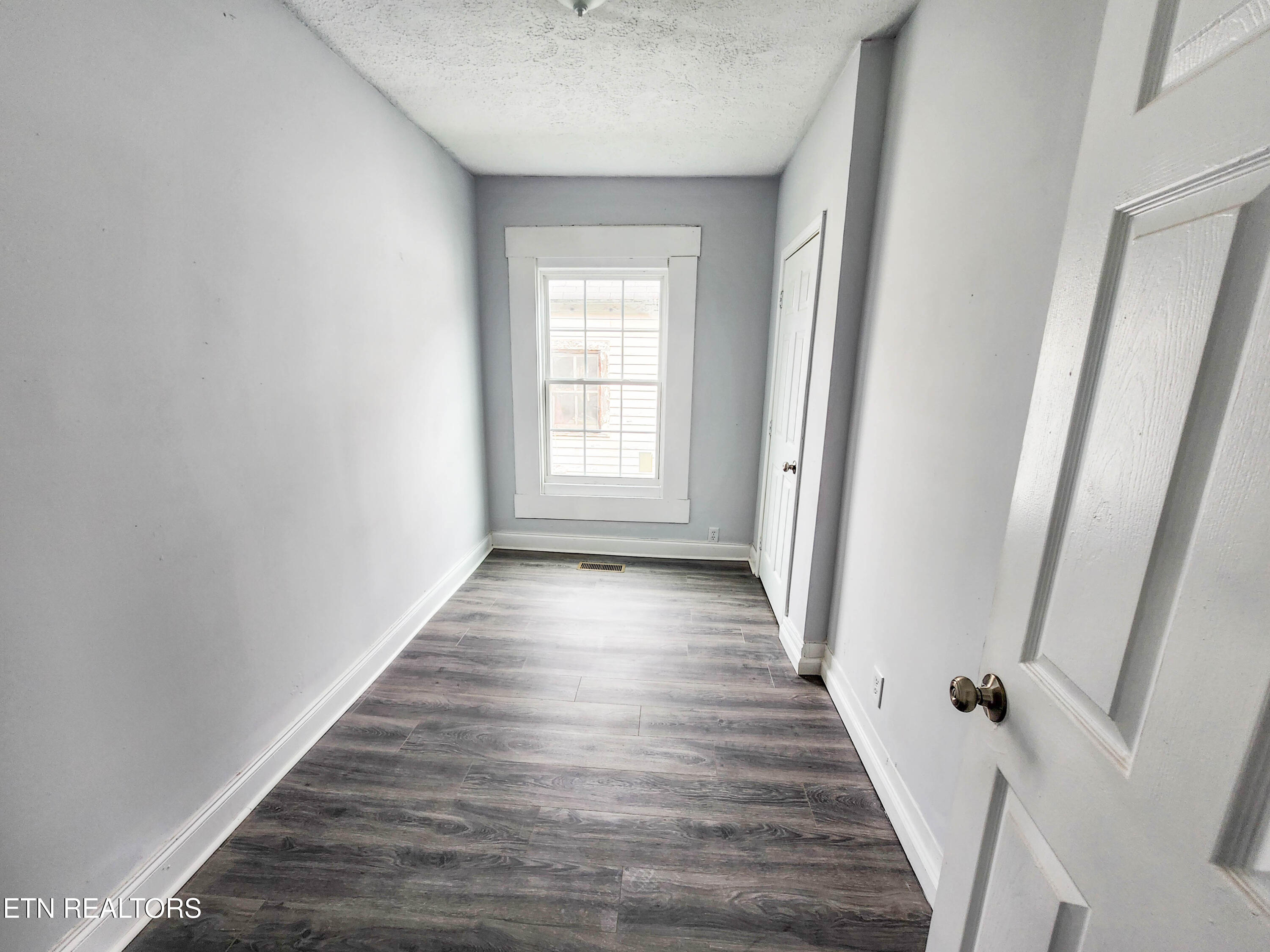 1617 Worth St Property Photo 8