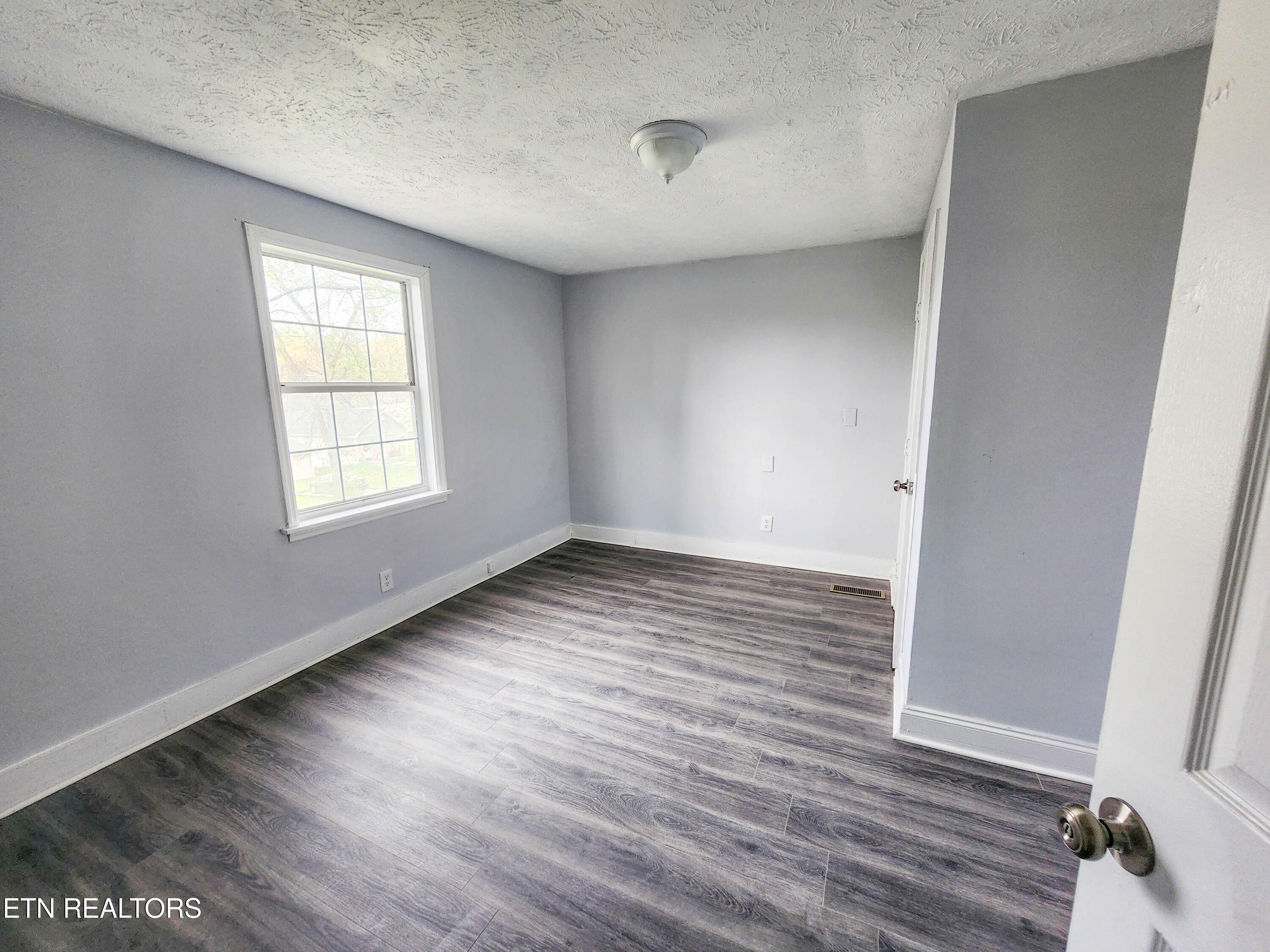 1617 Worth St Property Photo 9