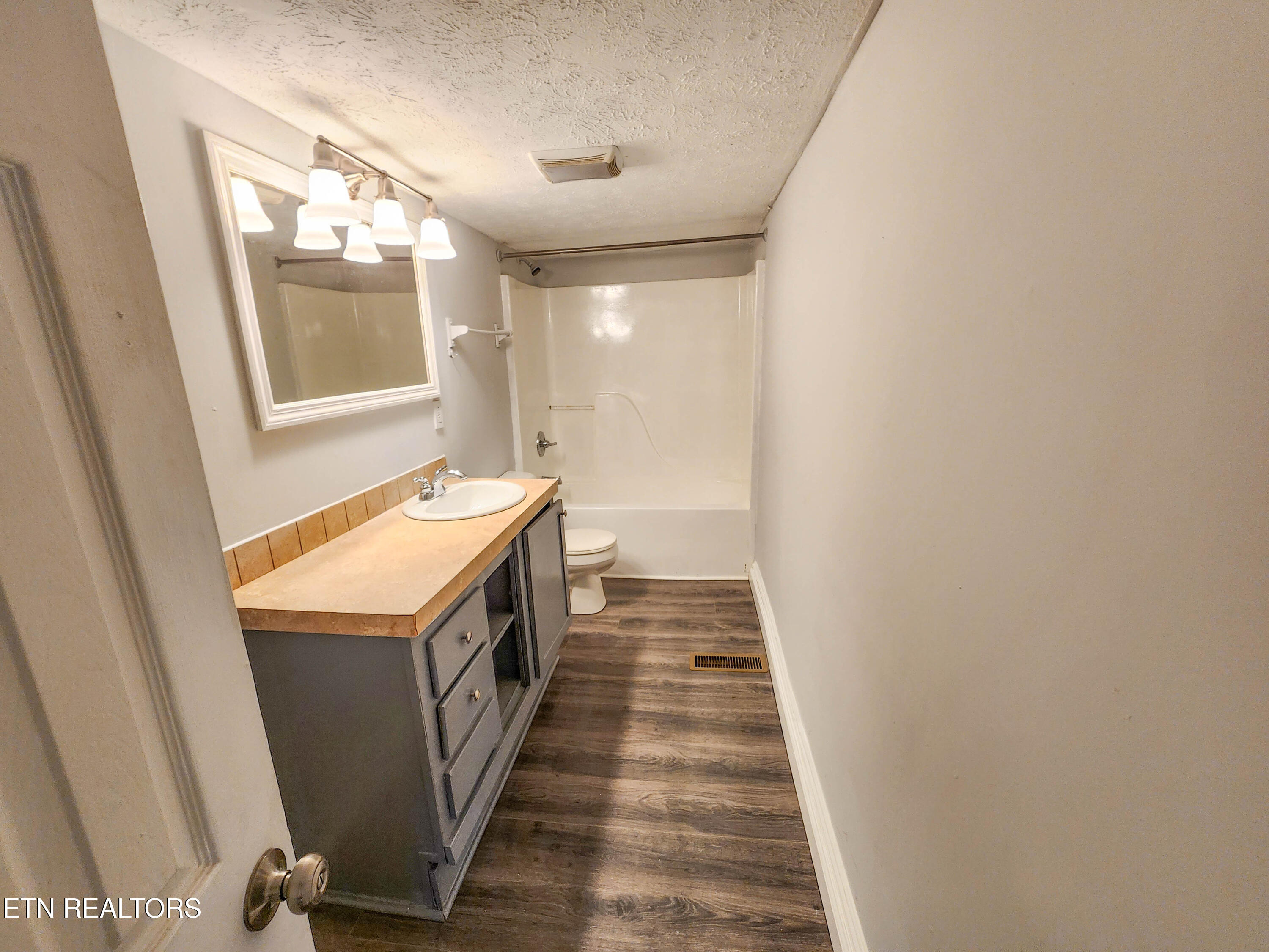 1617 Worth St Property Photo 11