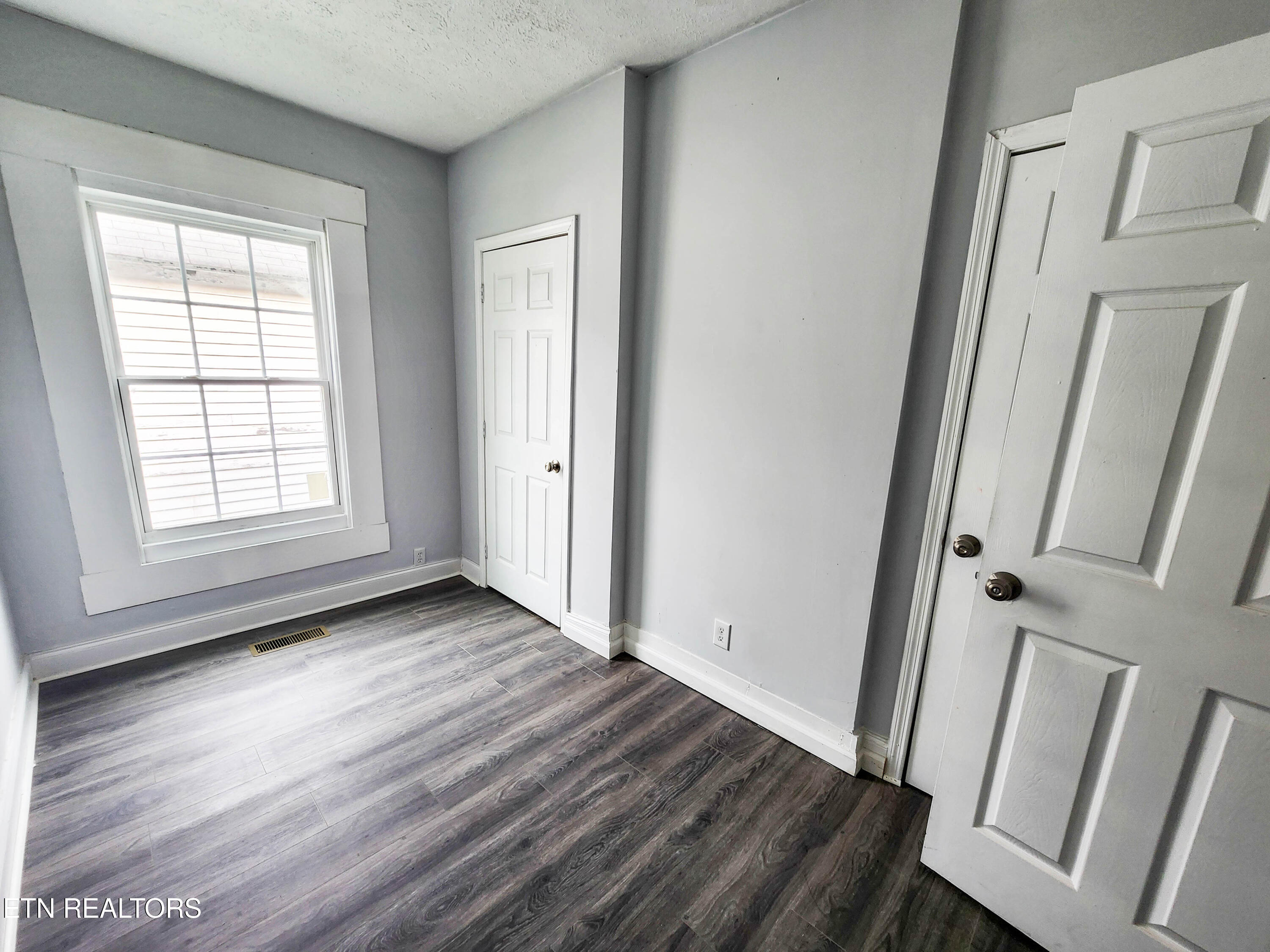 1617 Worth St Property Photo 13