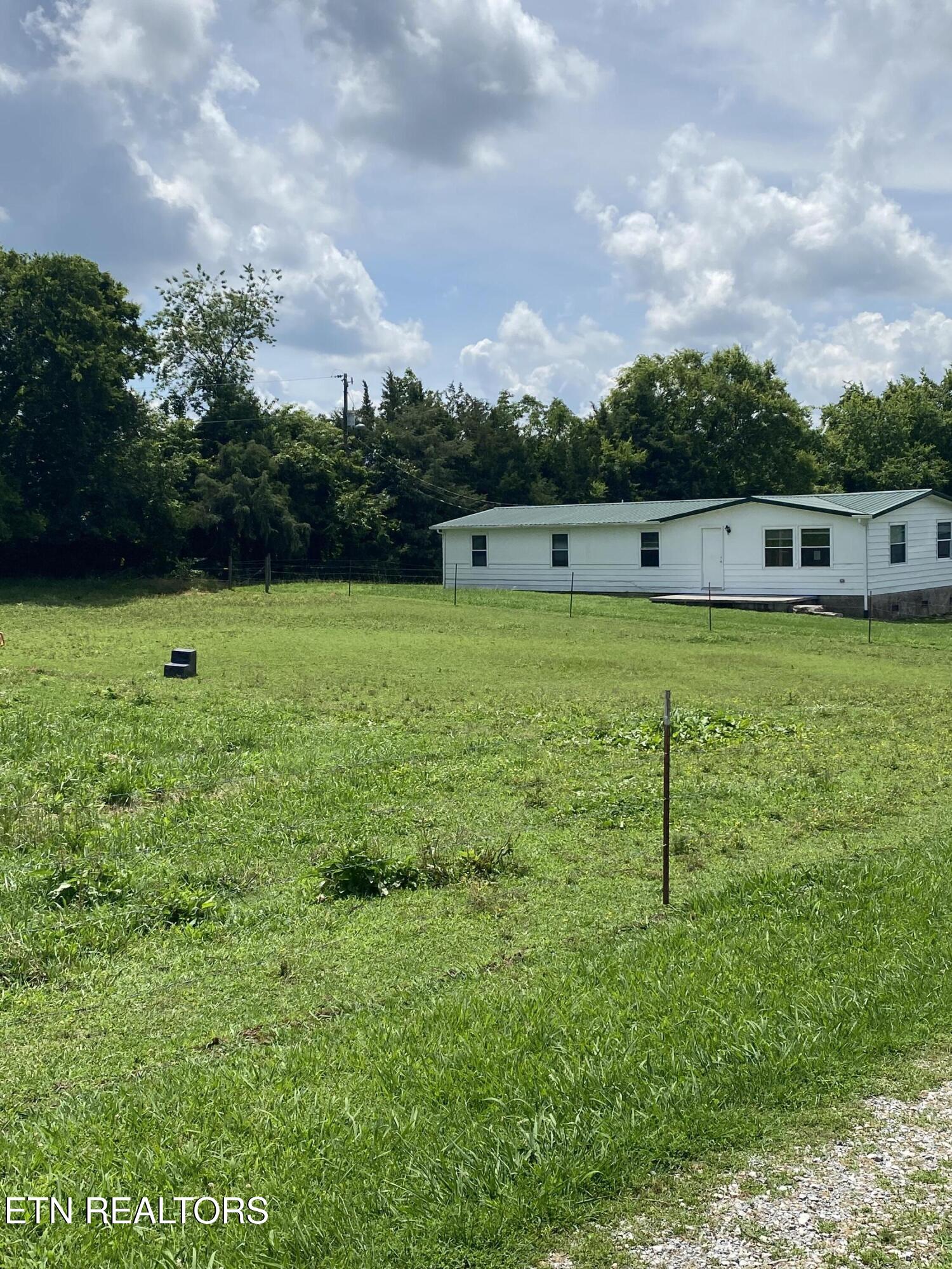 609 S Carter School Rd Property Photo 1