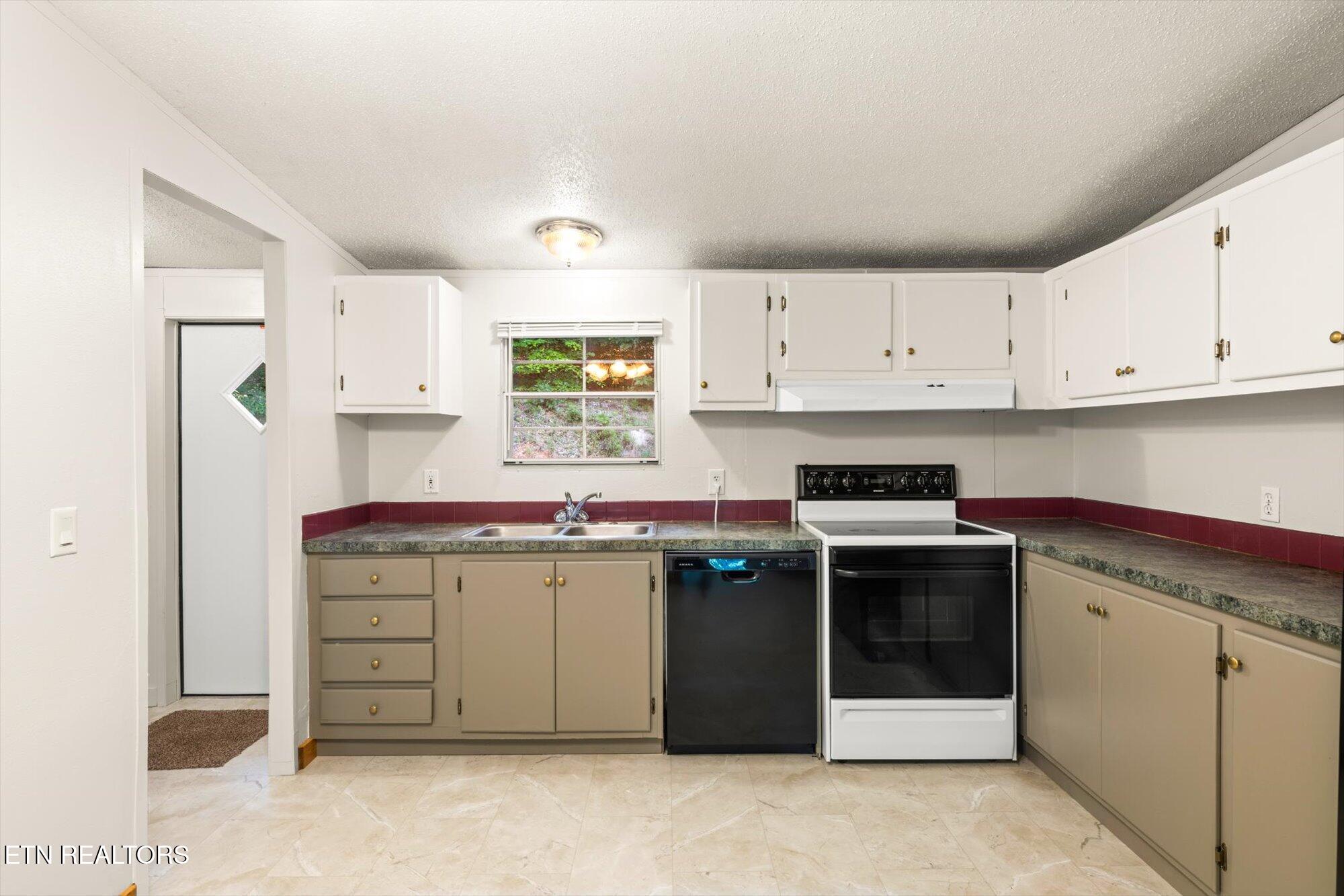 1032 County Road 110 Property Photo 4