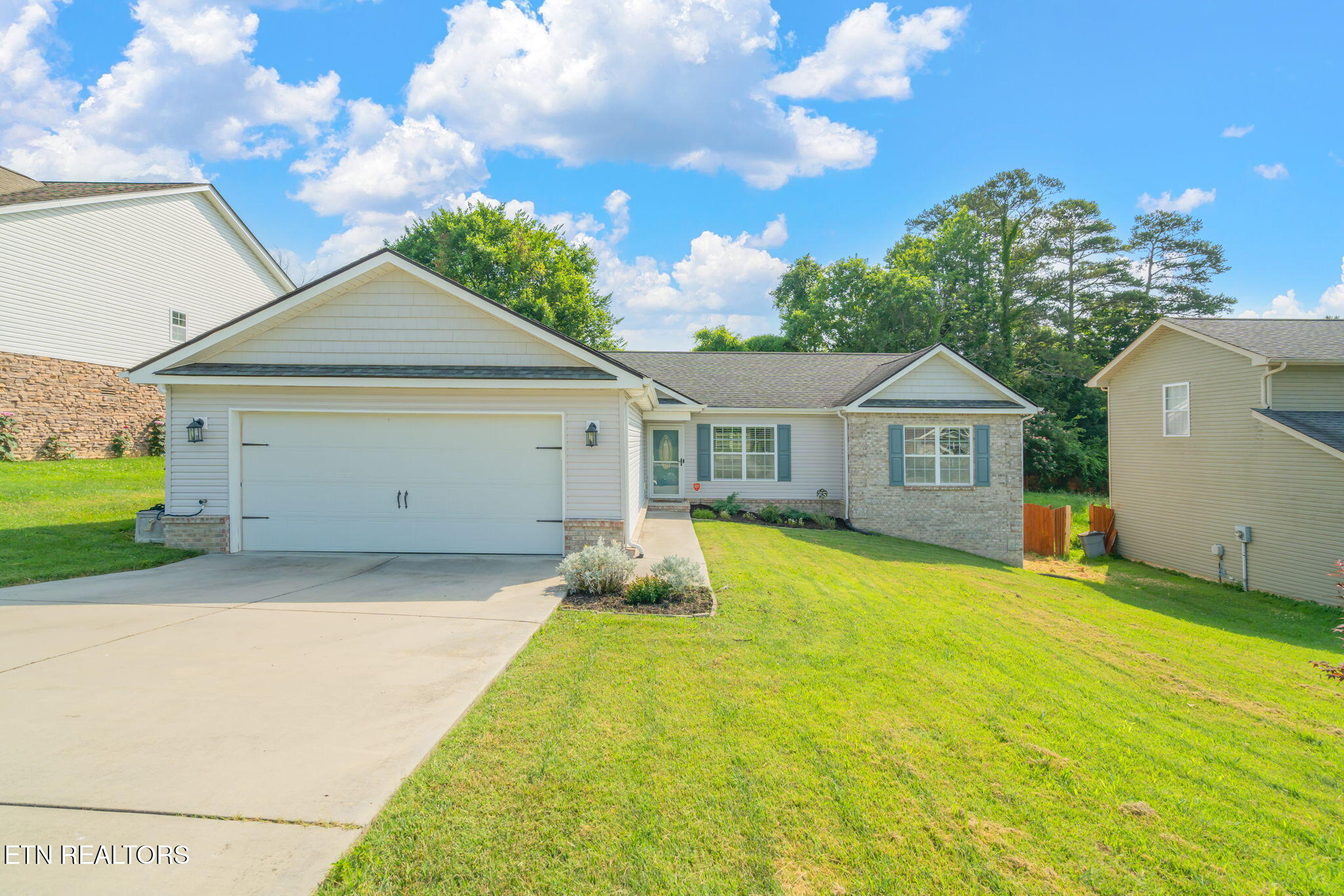 6864 Harvest Grove Lane Property Photo 1