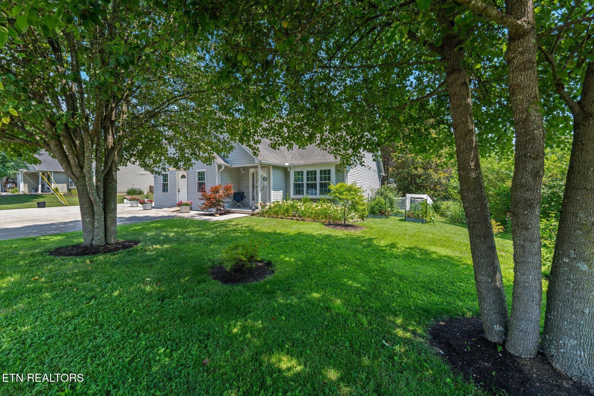 7501 Heumsdale Drive Property Photo 2