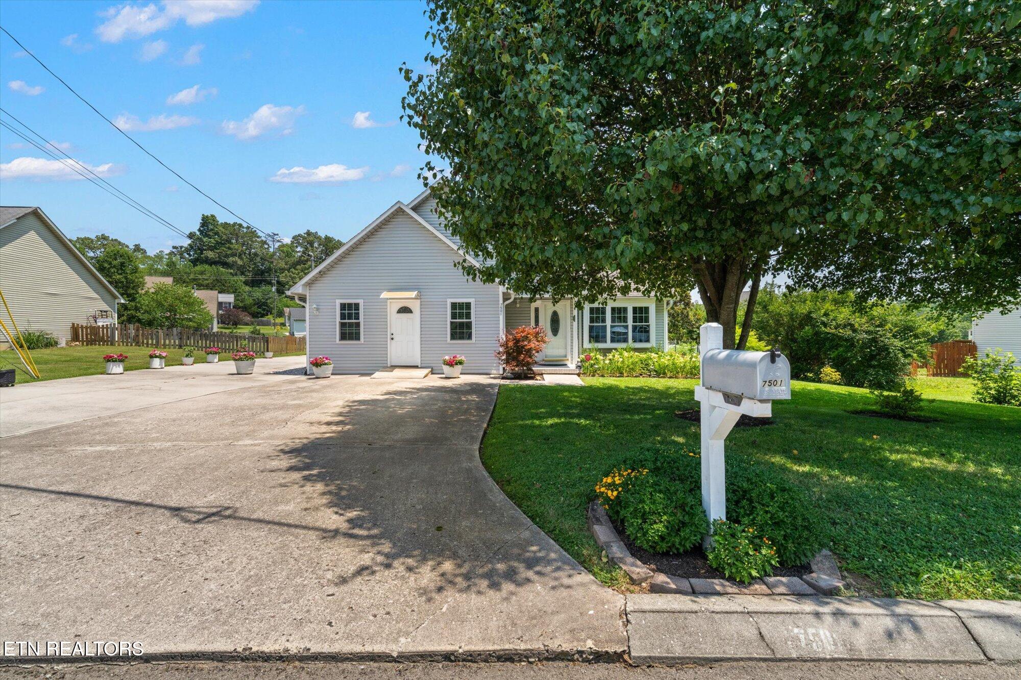 7501 Heumsdale Drive Property Photo 3