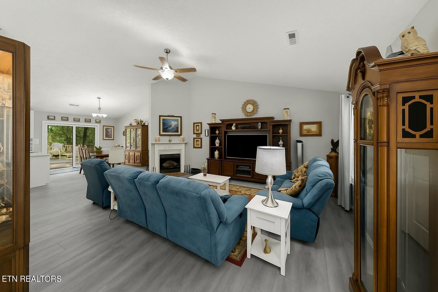 7501 Heumsdale Drive Property Photo 4