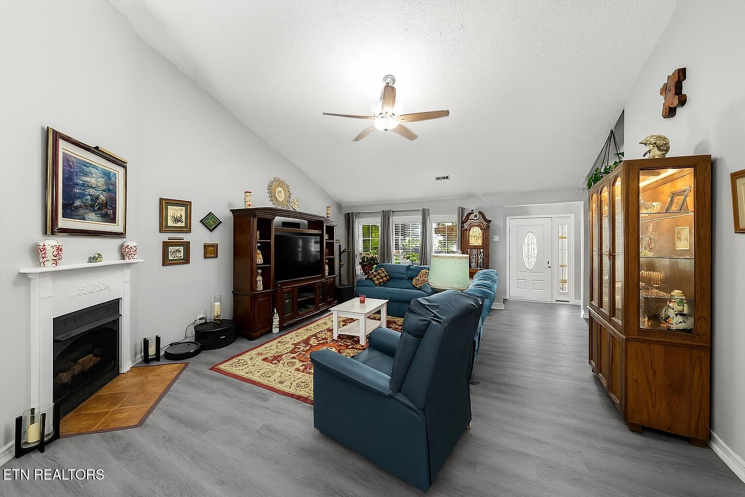 7501 Heumsdale Drive Property Photo 6