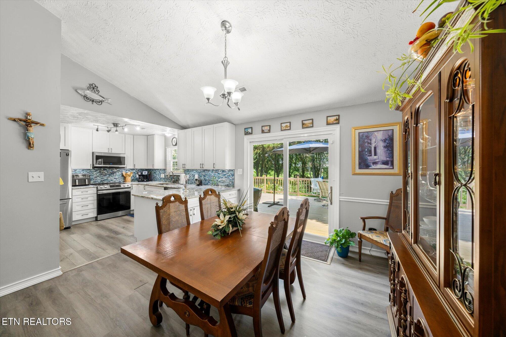 7501 Heumsdale Drive Property Photo 10