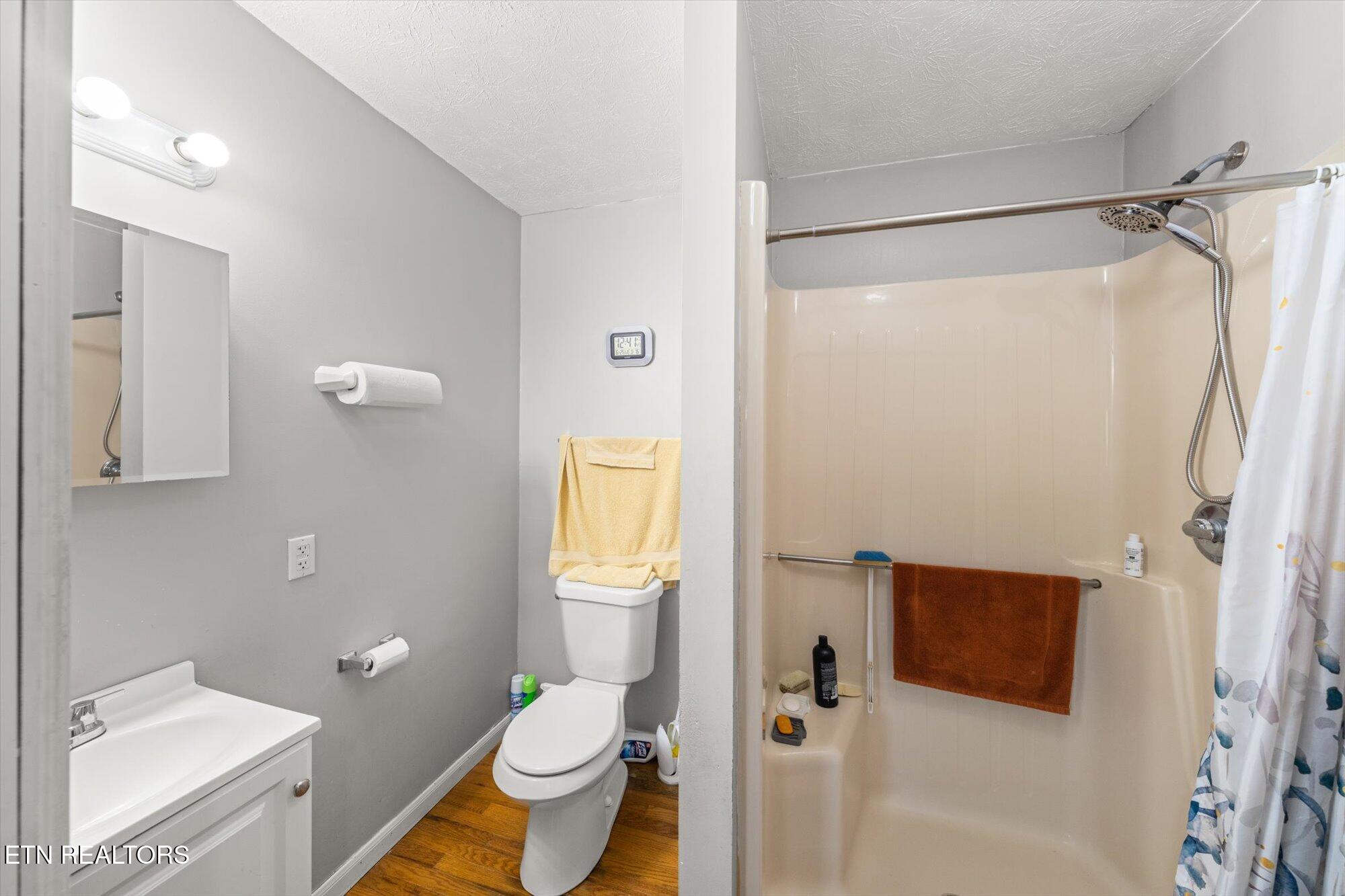 7501 Heumsdale Drive Property Photo 20