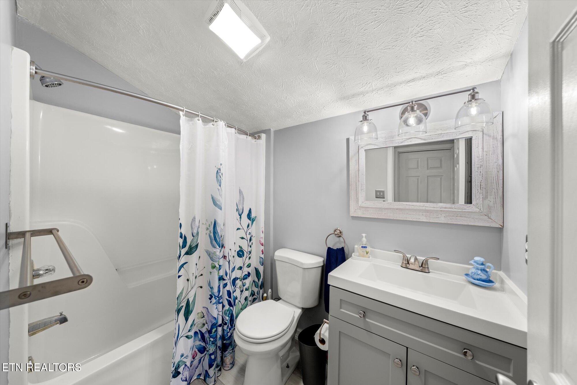 7501 Heumsdale Drive Property Photo 22