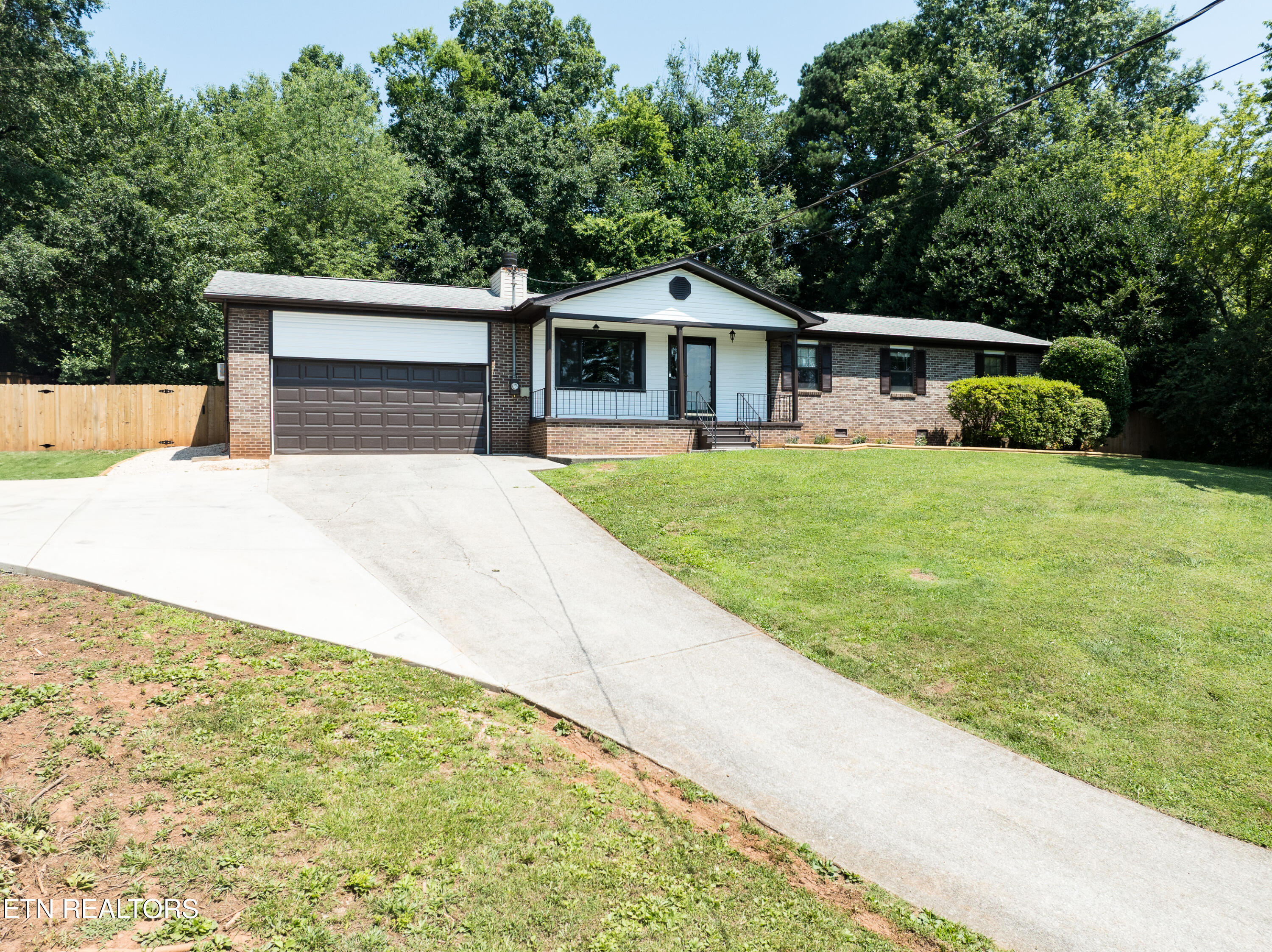 1354 Hillvale Rd Property Photo 2