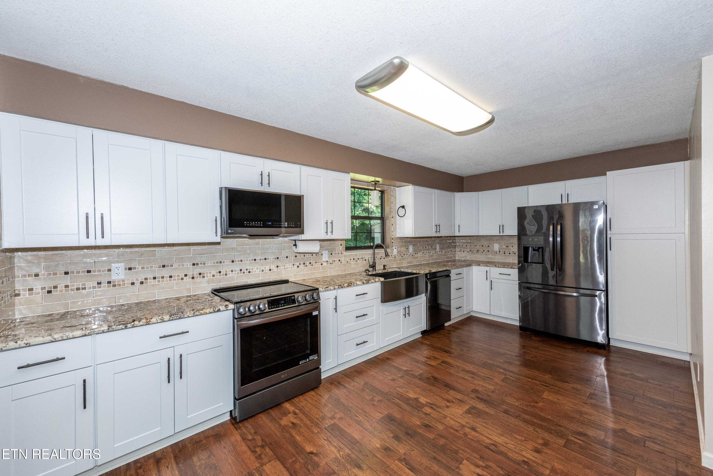 1354 Hillvale Rd Property Photo 10