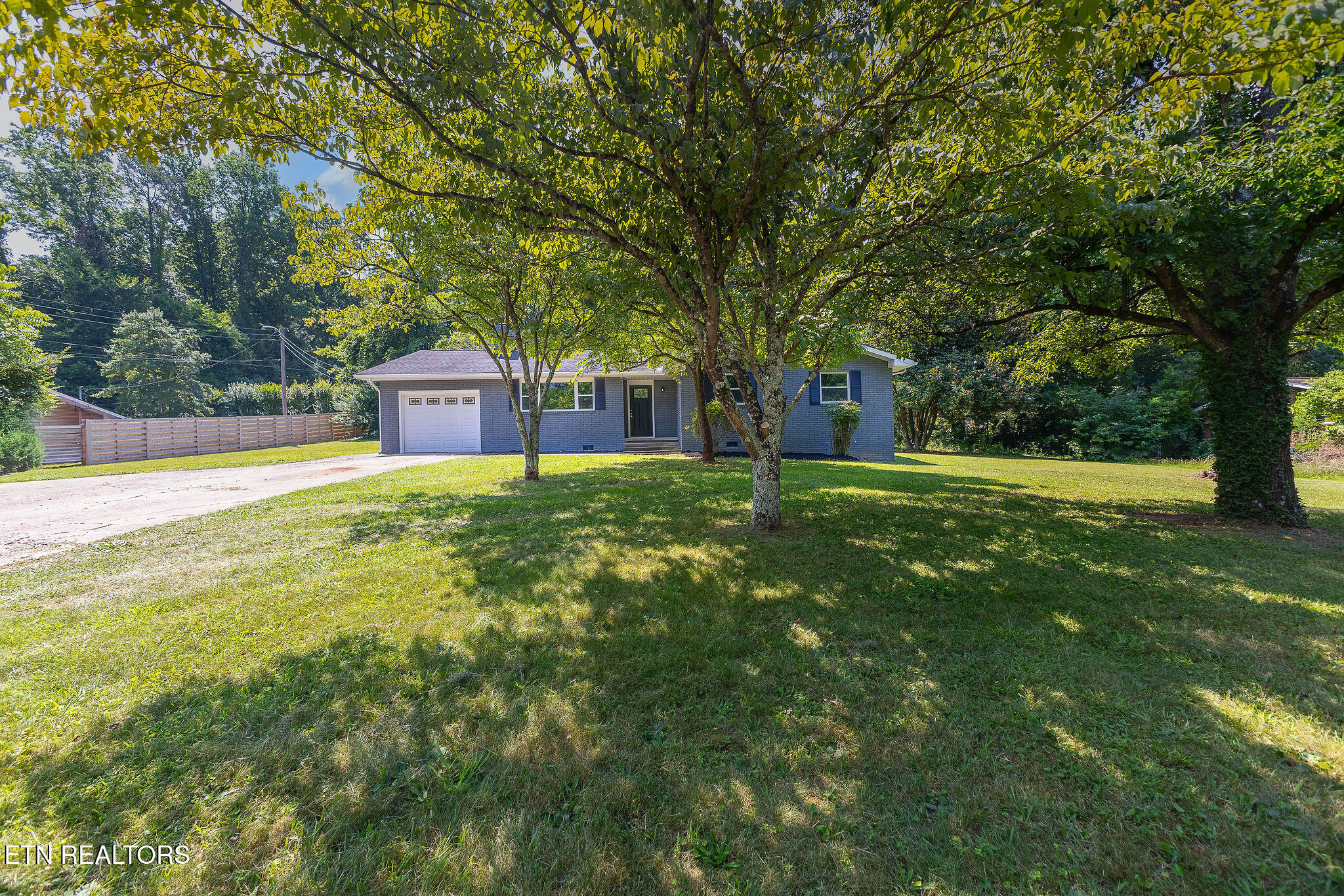 210 E Norton Rd Property Photo 2