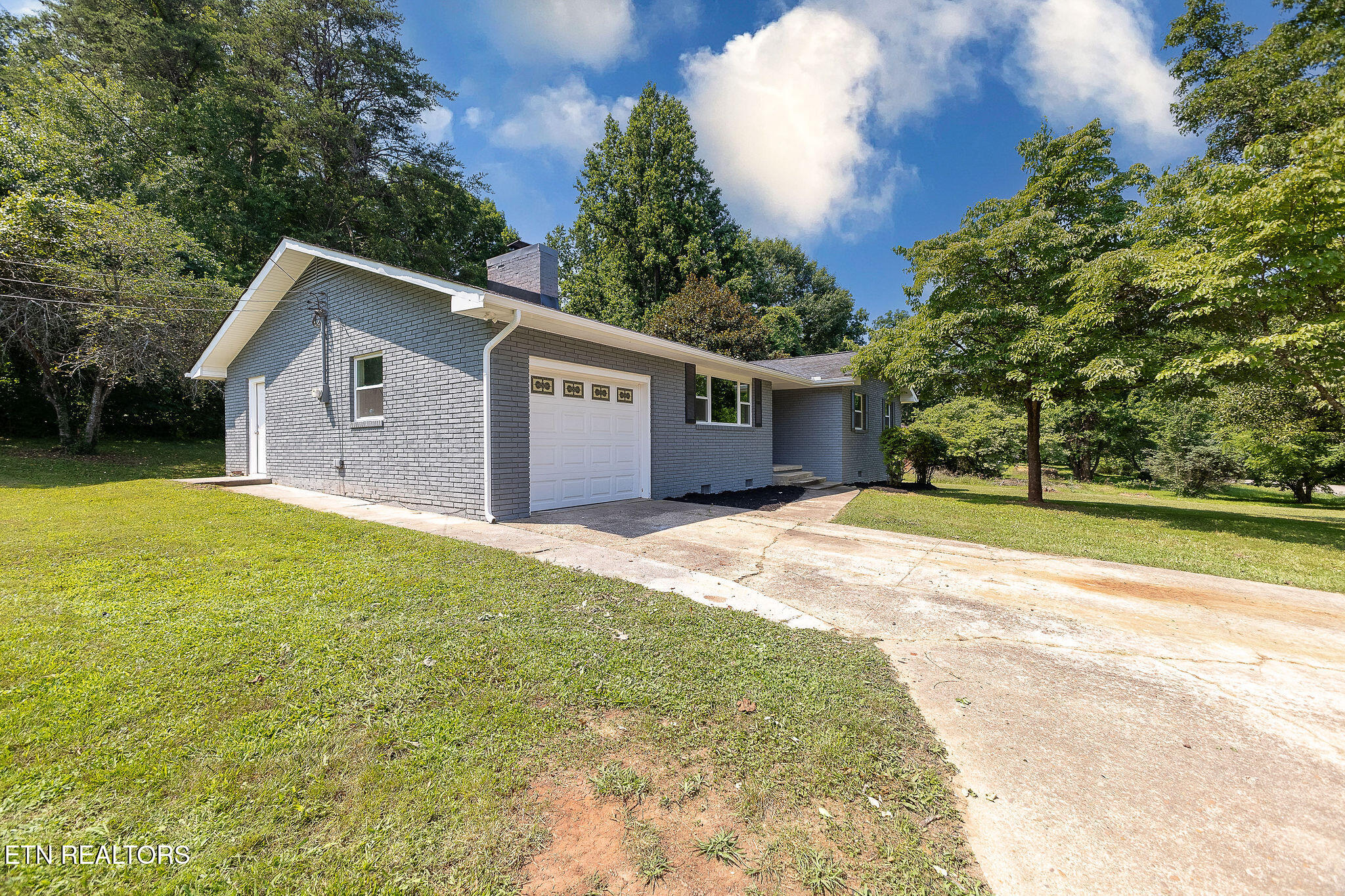 210 E Norton Rd Property Photo 4