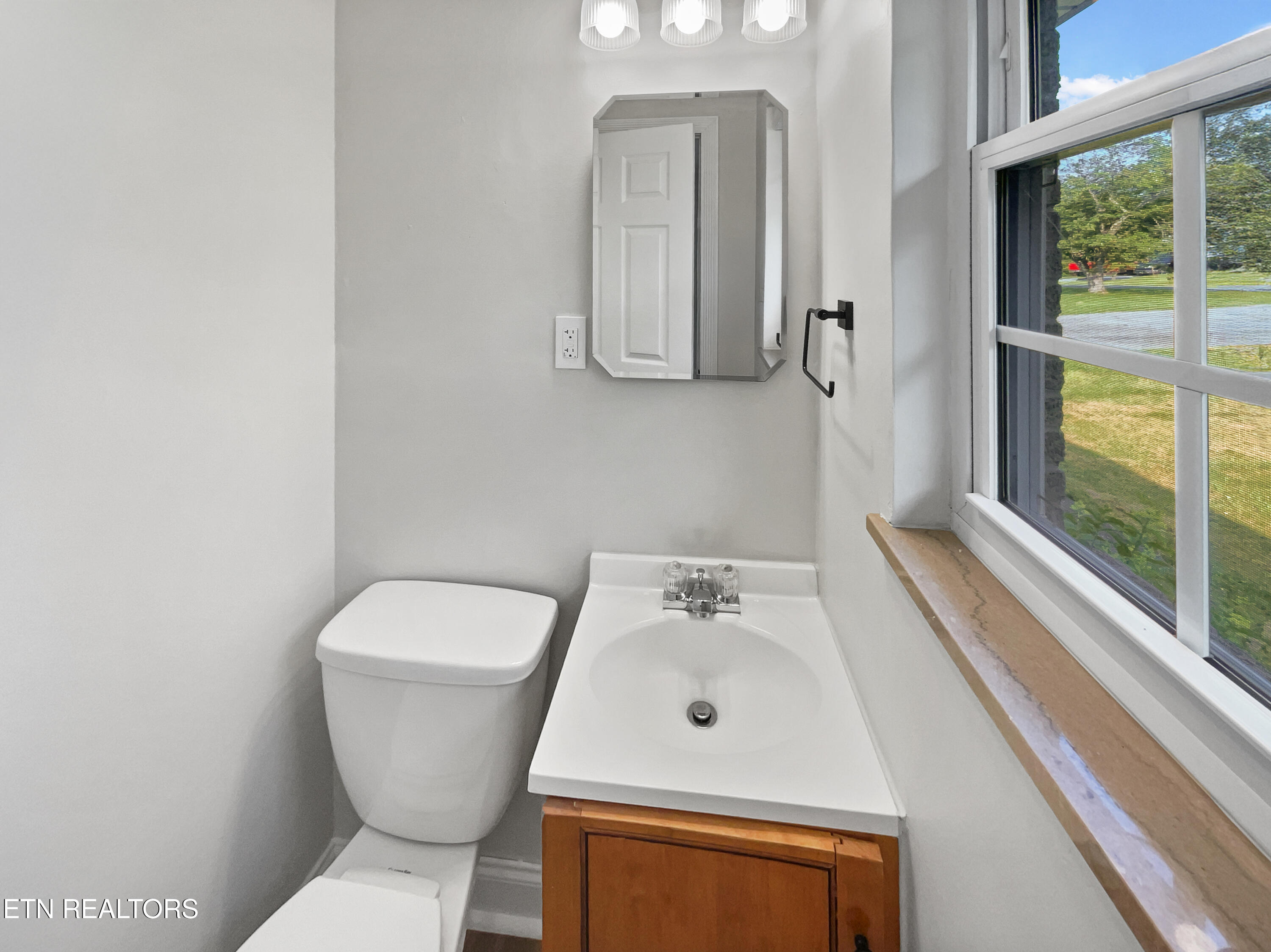 1144 Ideal Drive Property Photo 23