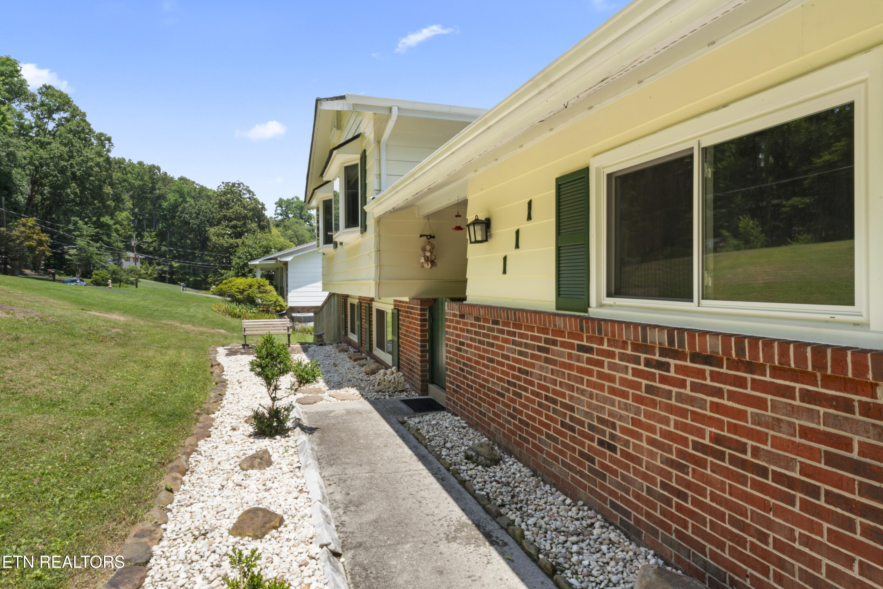 111 Mohawk Rd Property Photo 2
