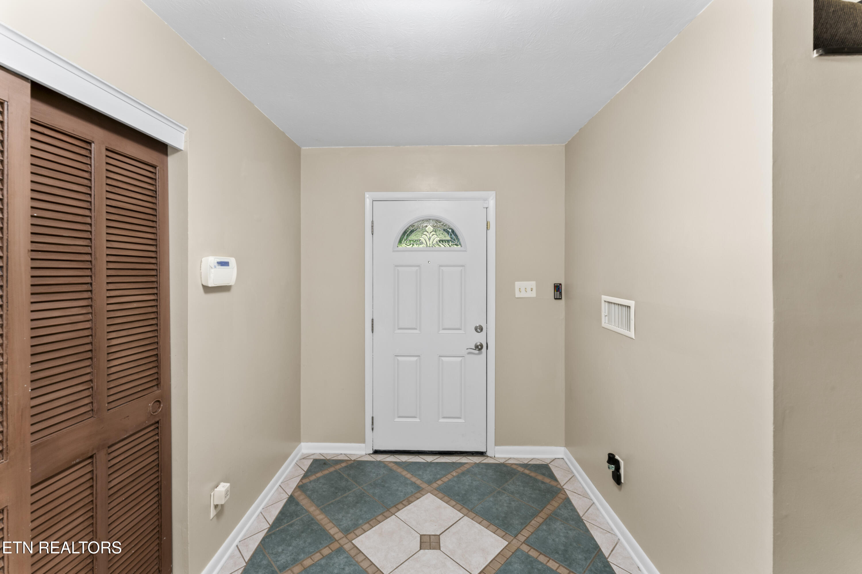 111 Mohawk Rd Property Photo 3