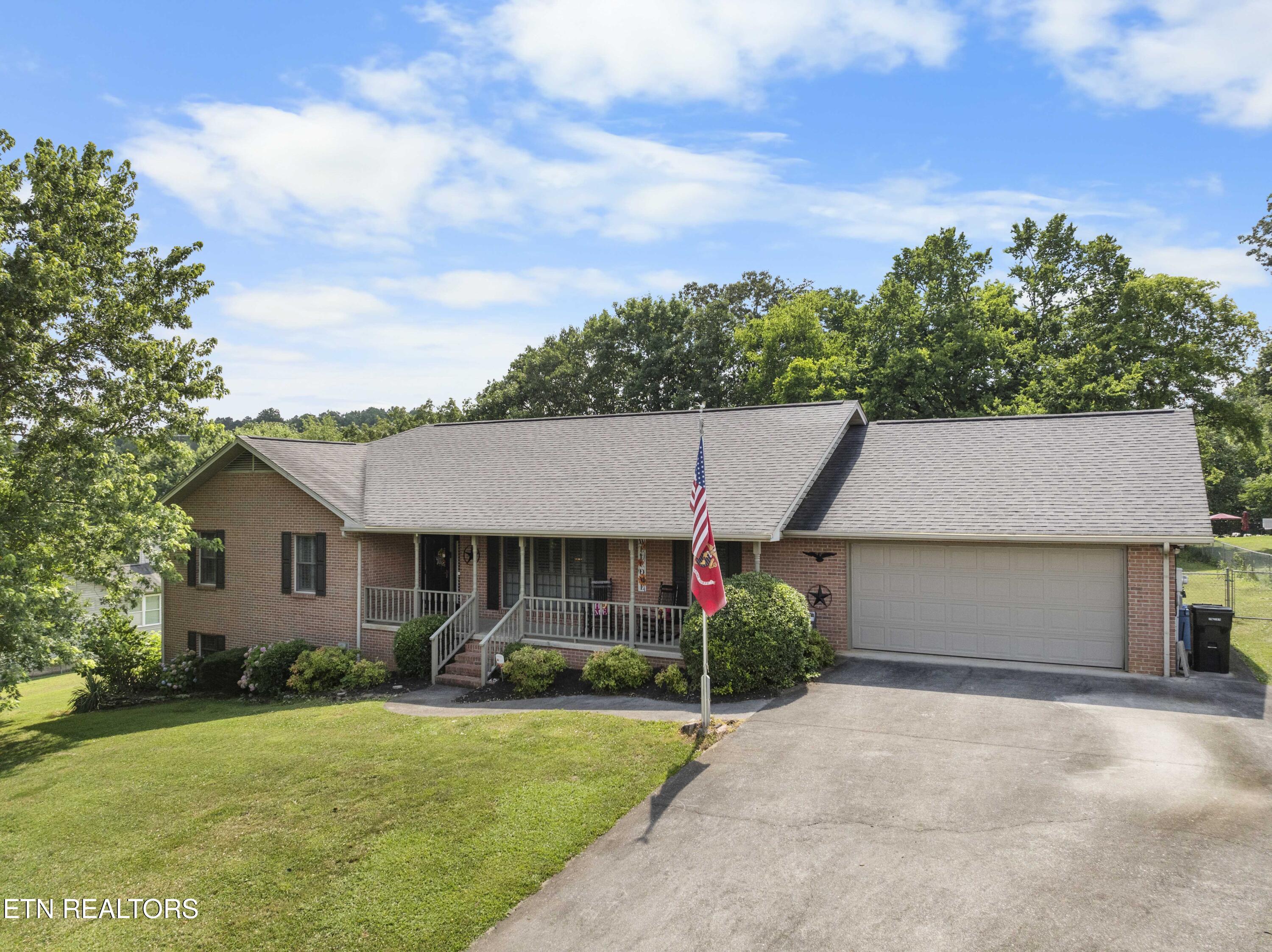 717 Clydesdale Ave Property Photo 1