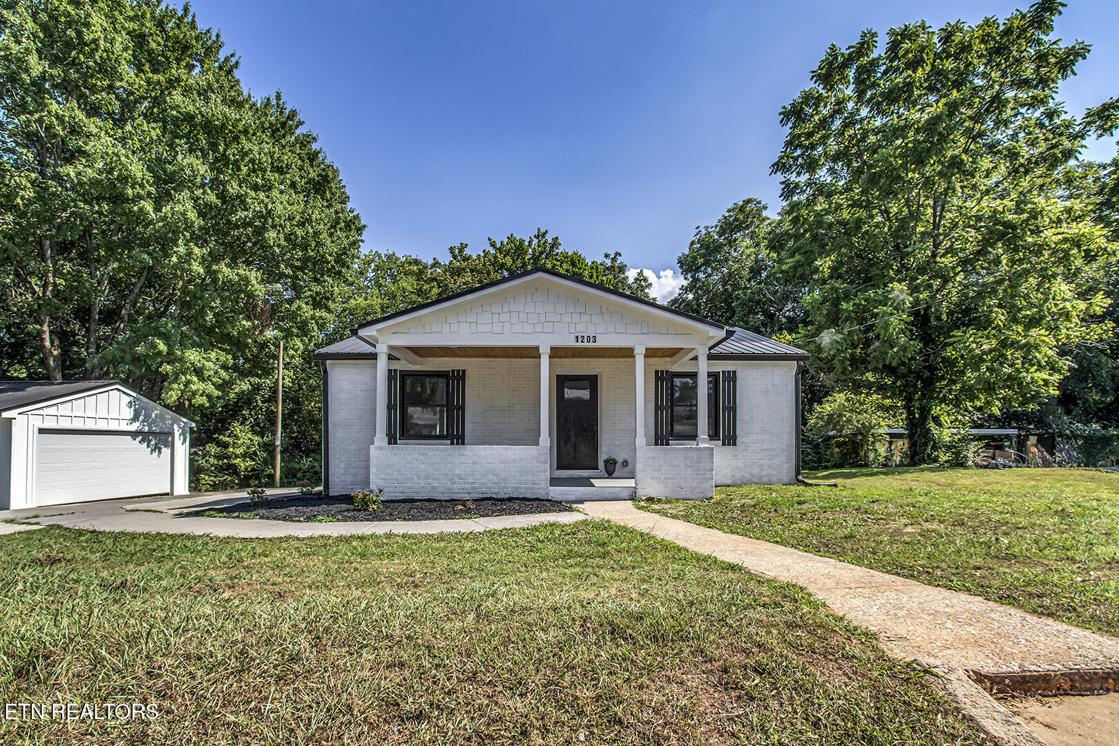 1203 W Morris St Property Photo 1