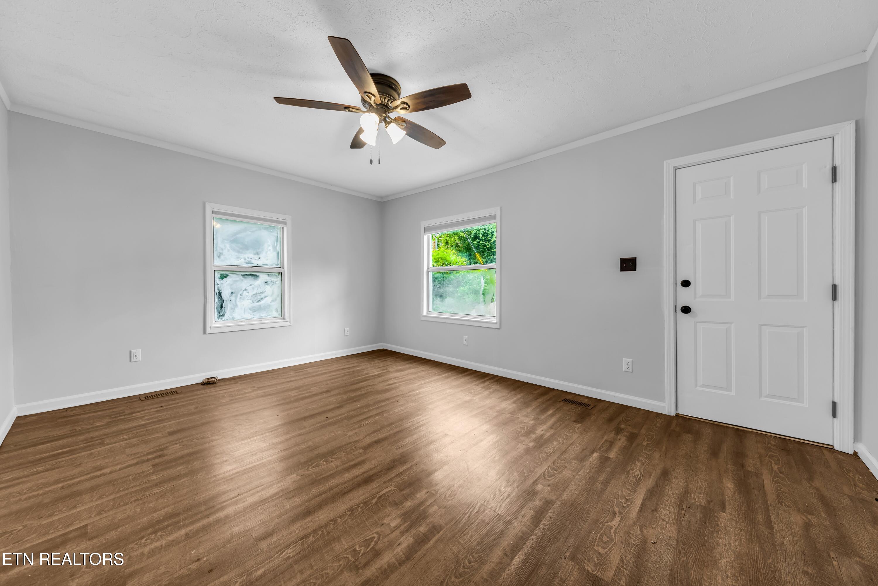 303 N Walnut St Property Photo 5