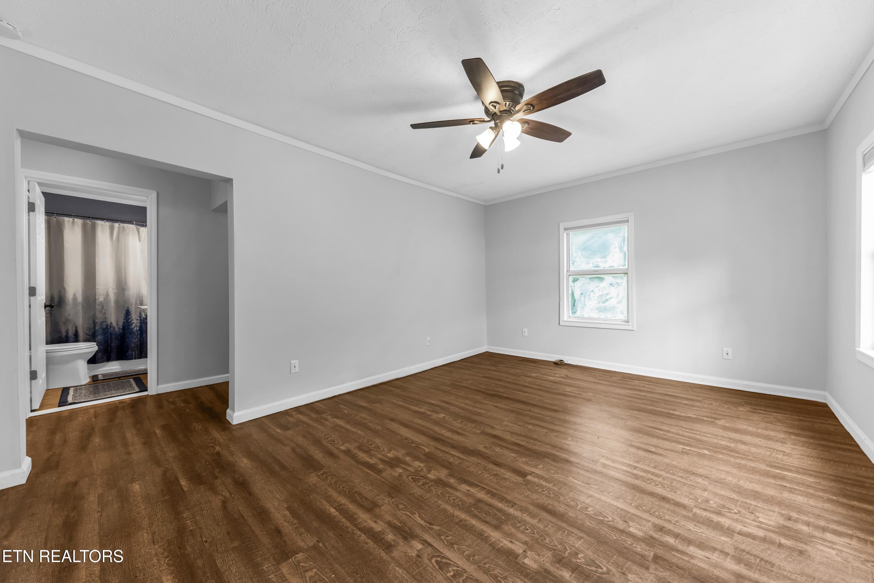 303 N Walnut St Property Photo 6
