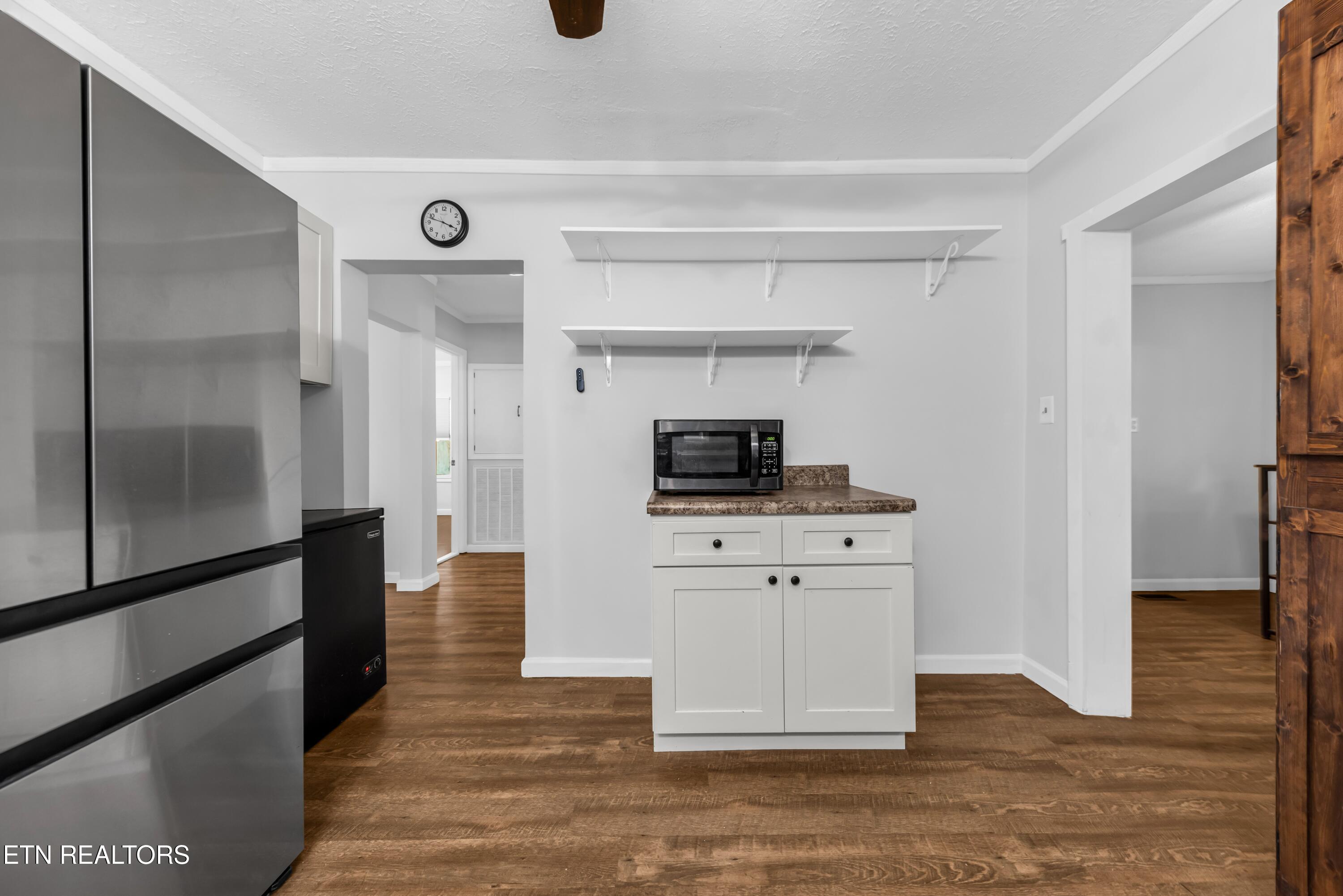 303 N Walnut St Property Photo 9