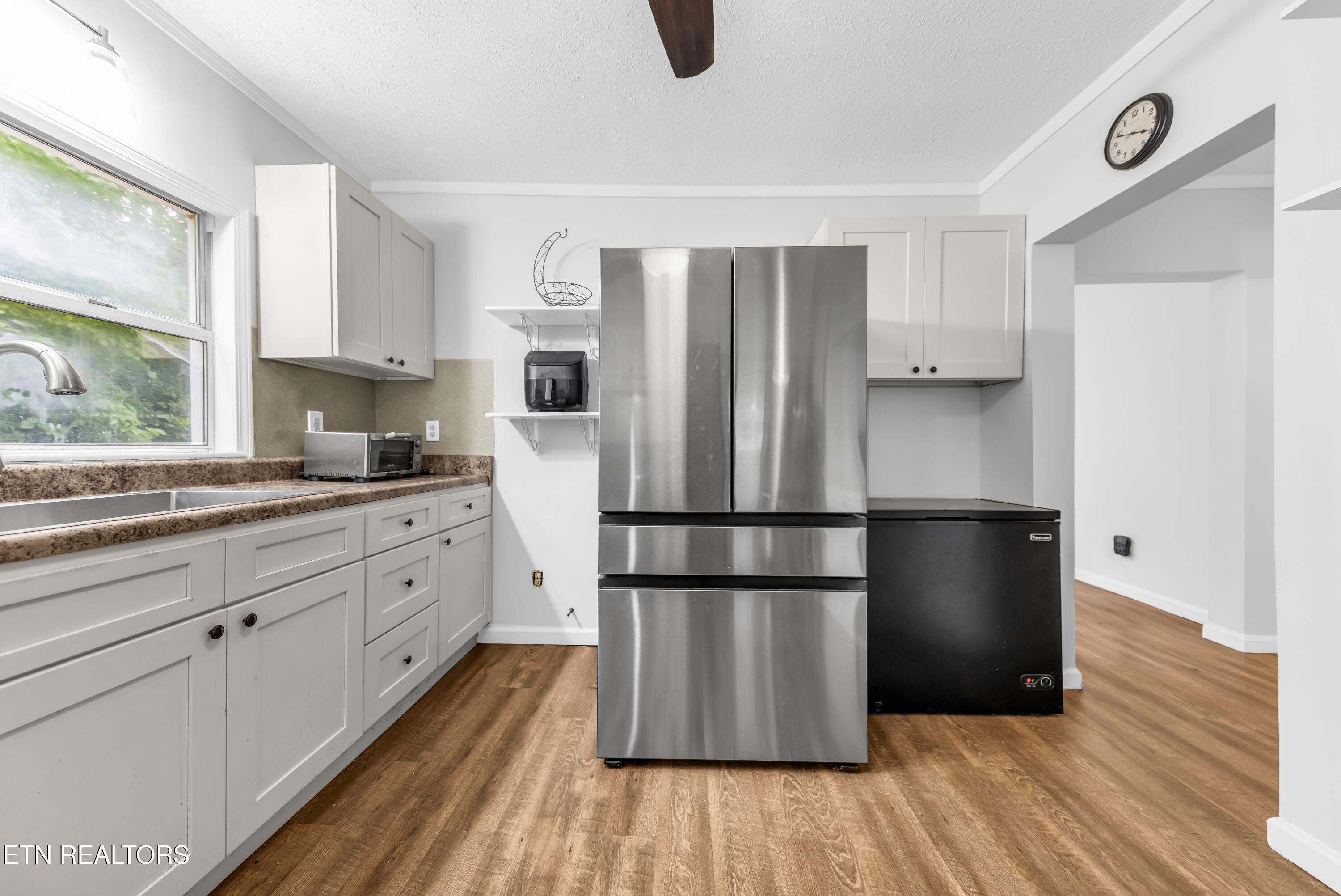 303 N Walnut St Property Photo 10