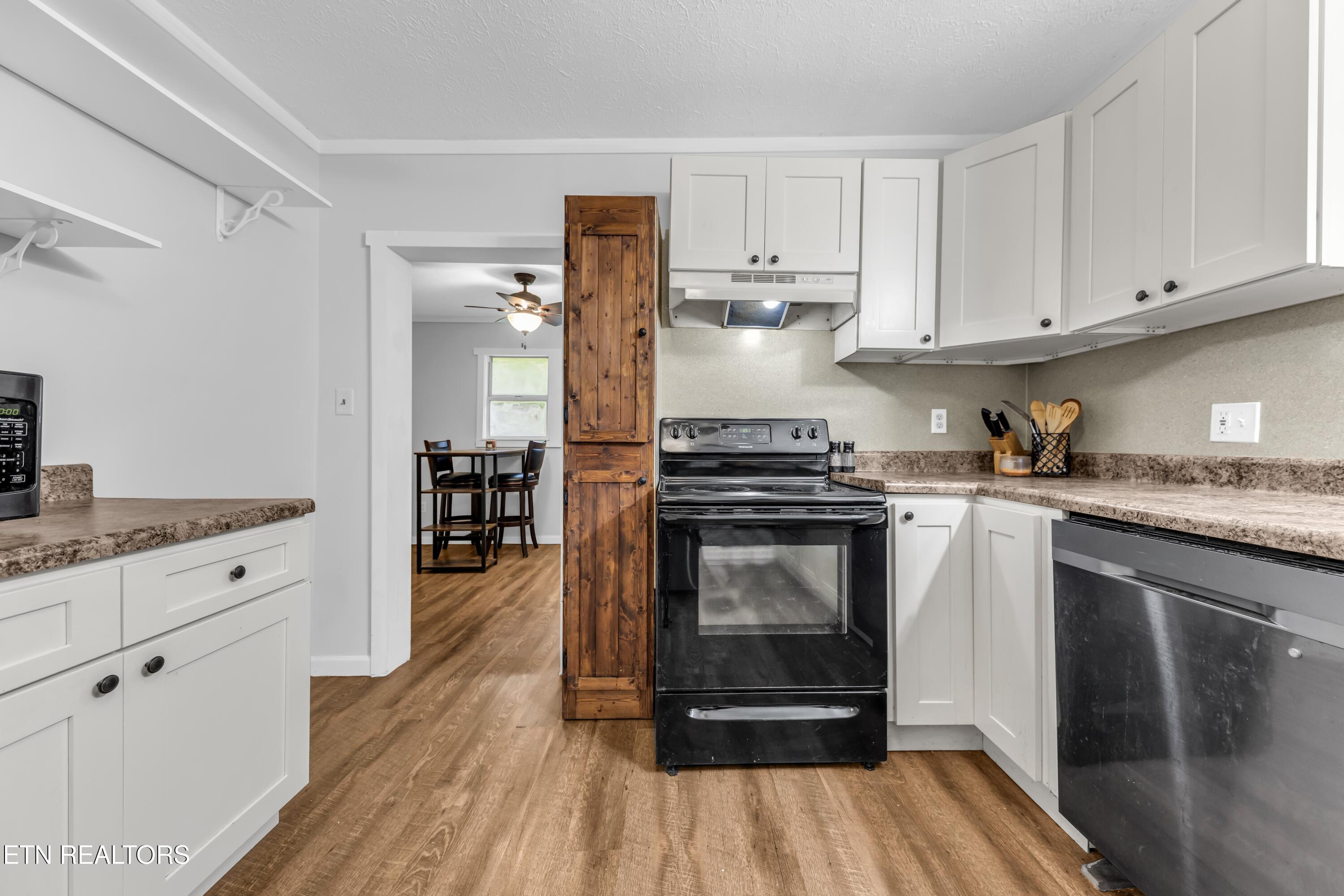 303 N Walnut St Property Photo 11