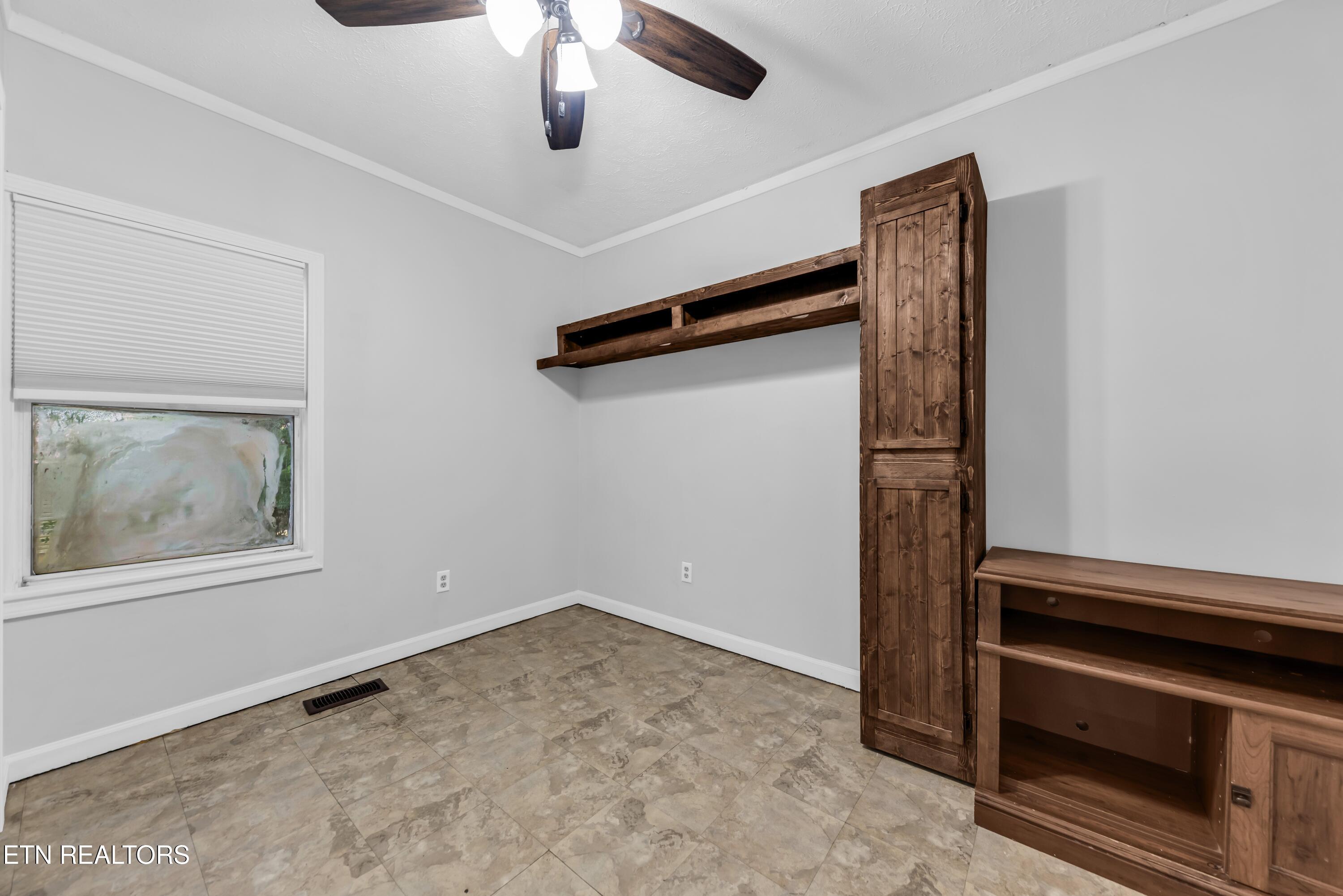303 N Walnut St Property Photo 14