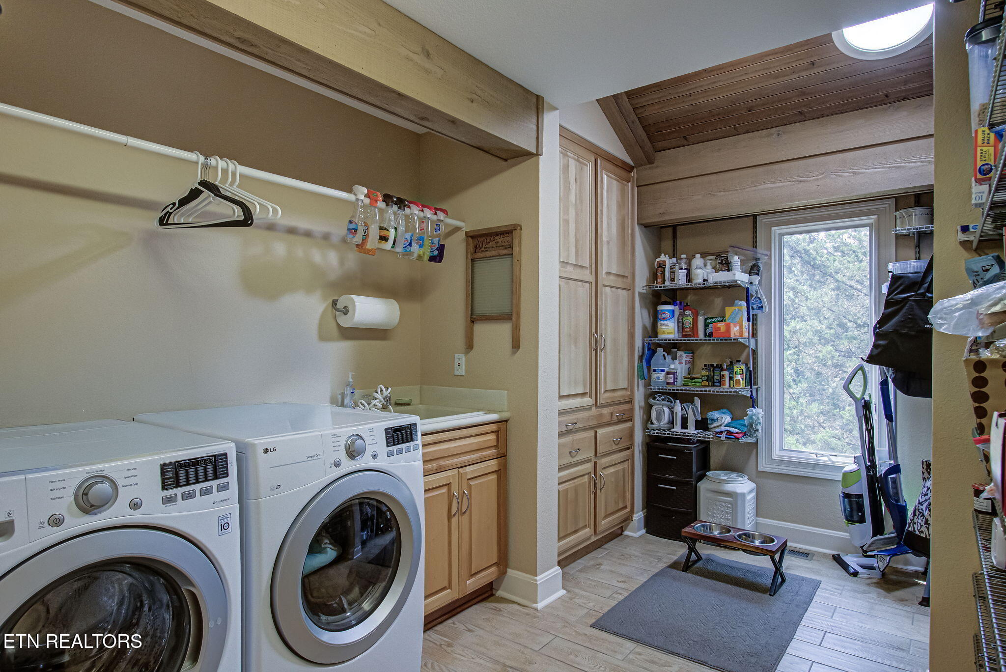 230 Tecumseh Way Property Photo 14