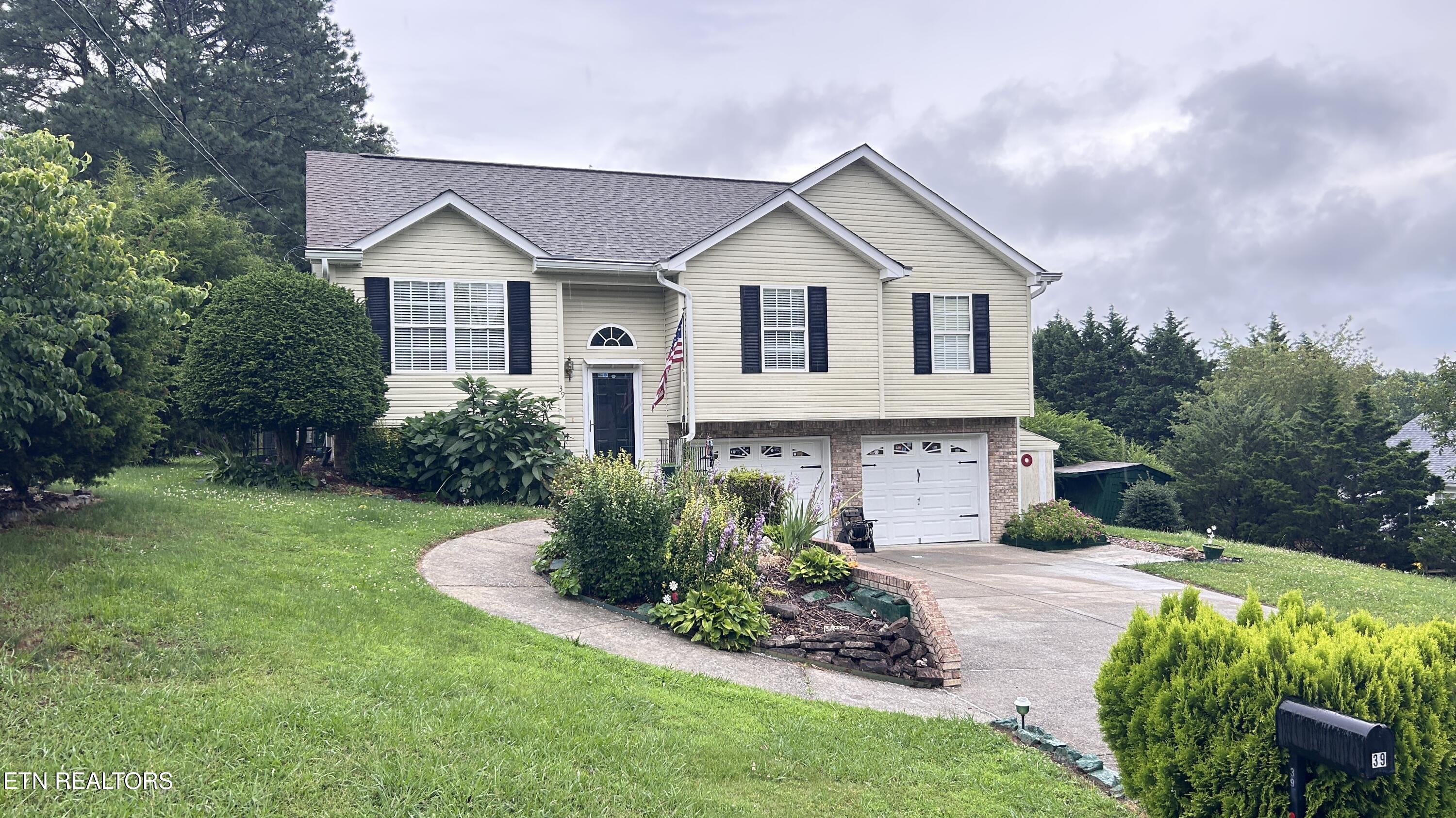 39 Golden Oak Drive Property Photo 1