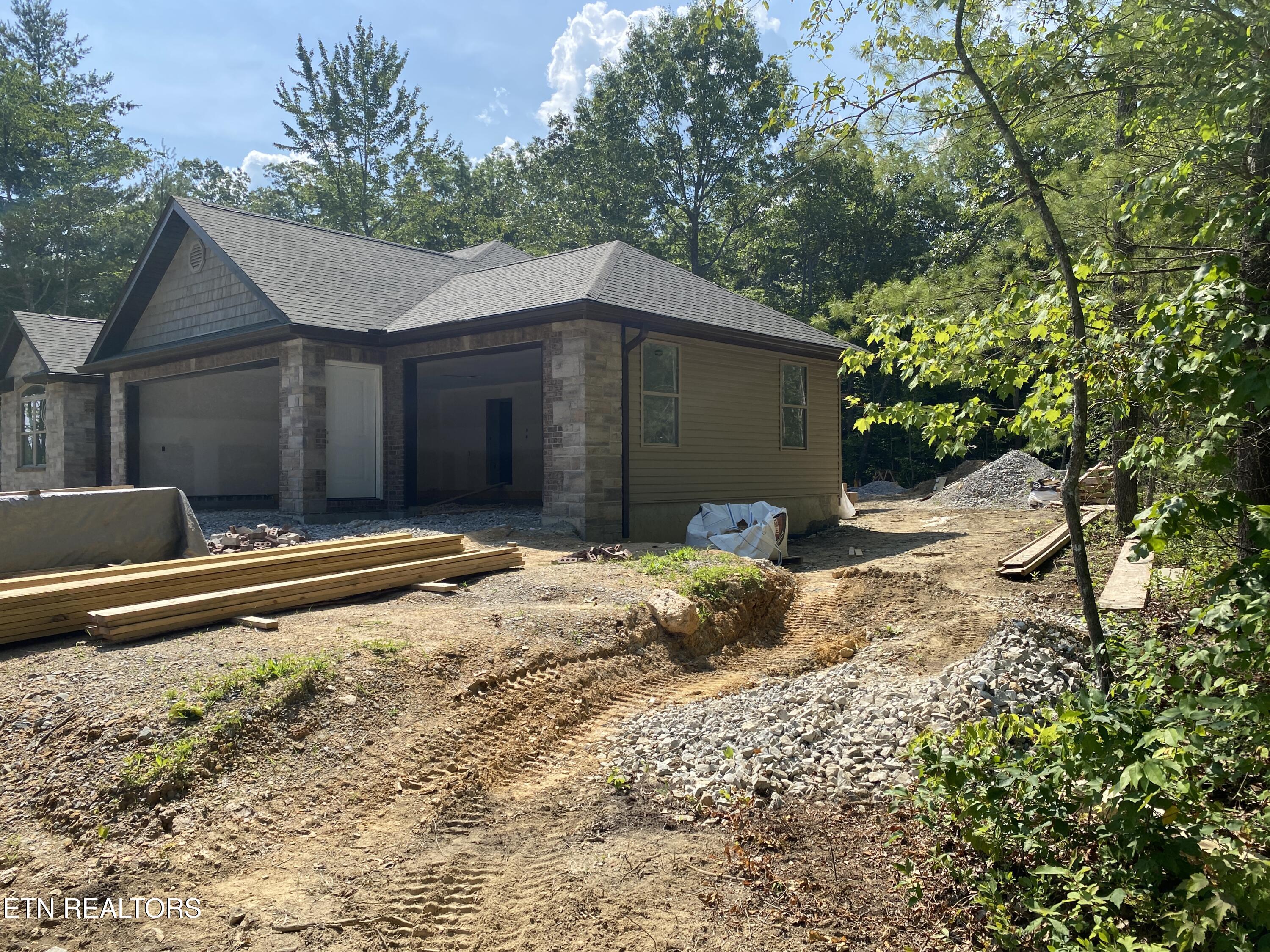 140 Windsor Rd Property Photo 2