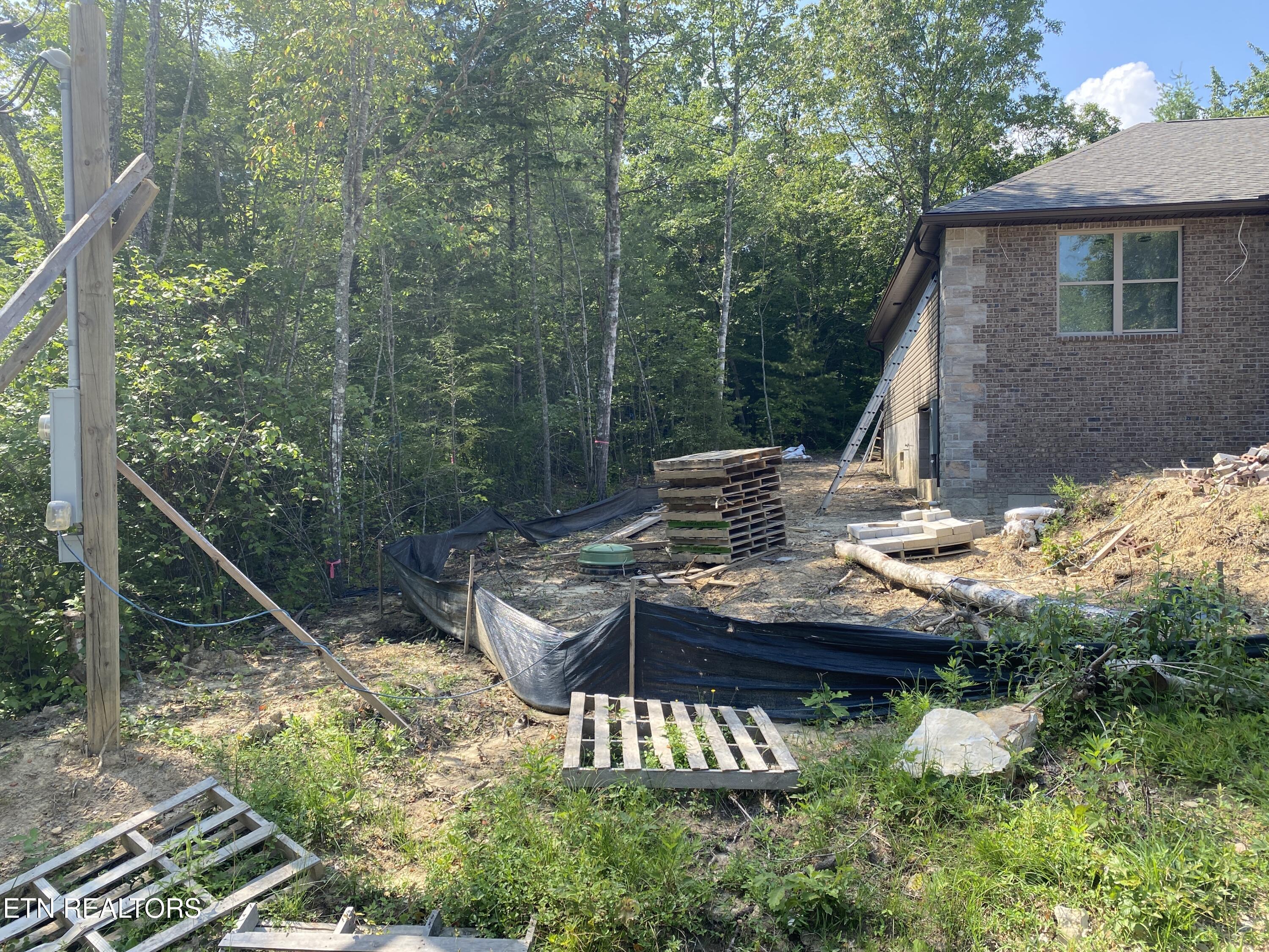 140 Windsor Rd Property Photo 3