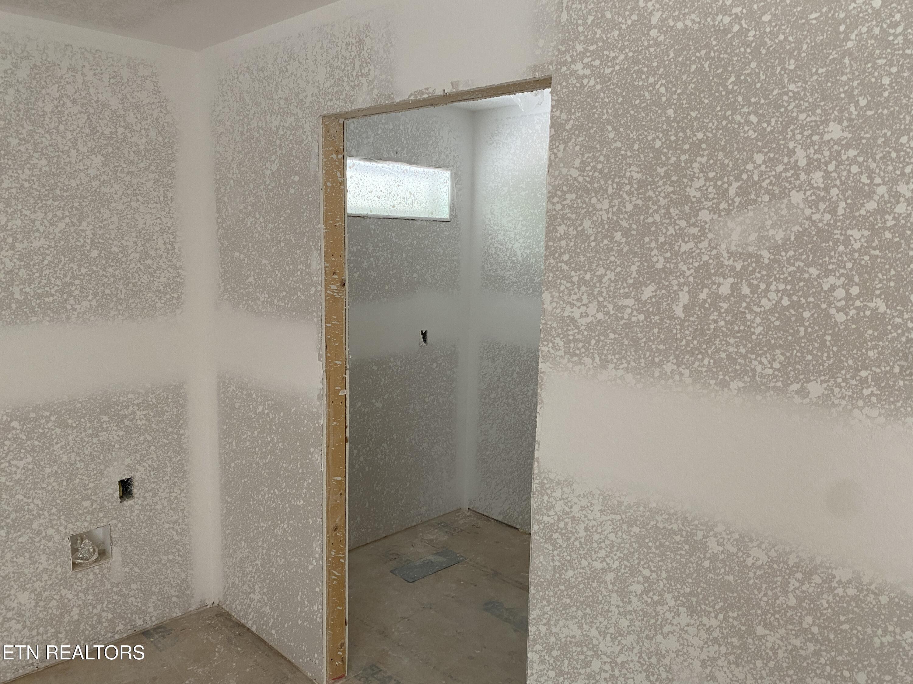 140 Windsor Rd Property Photo 12