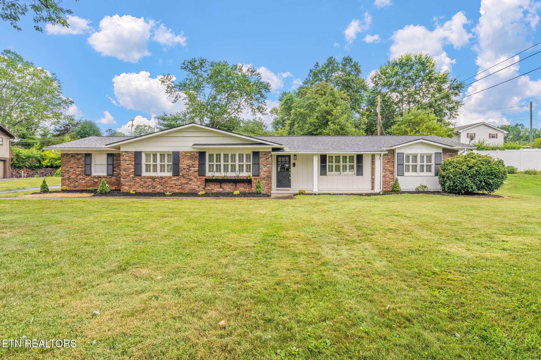 2705 Windemere Lane Property Photo 1