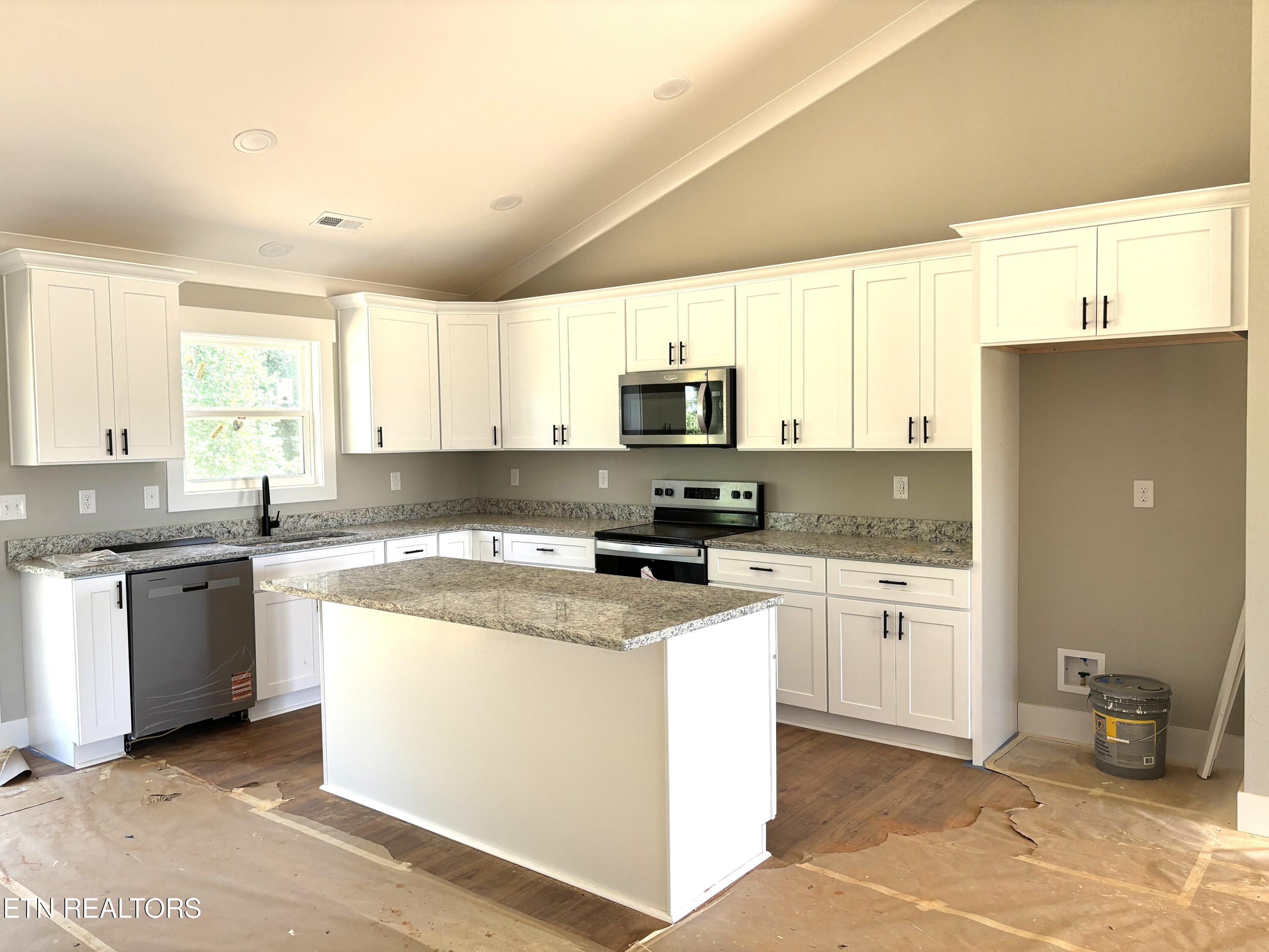 124 Little Donnie Way Property Photo 5