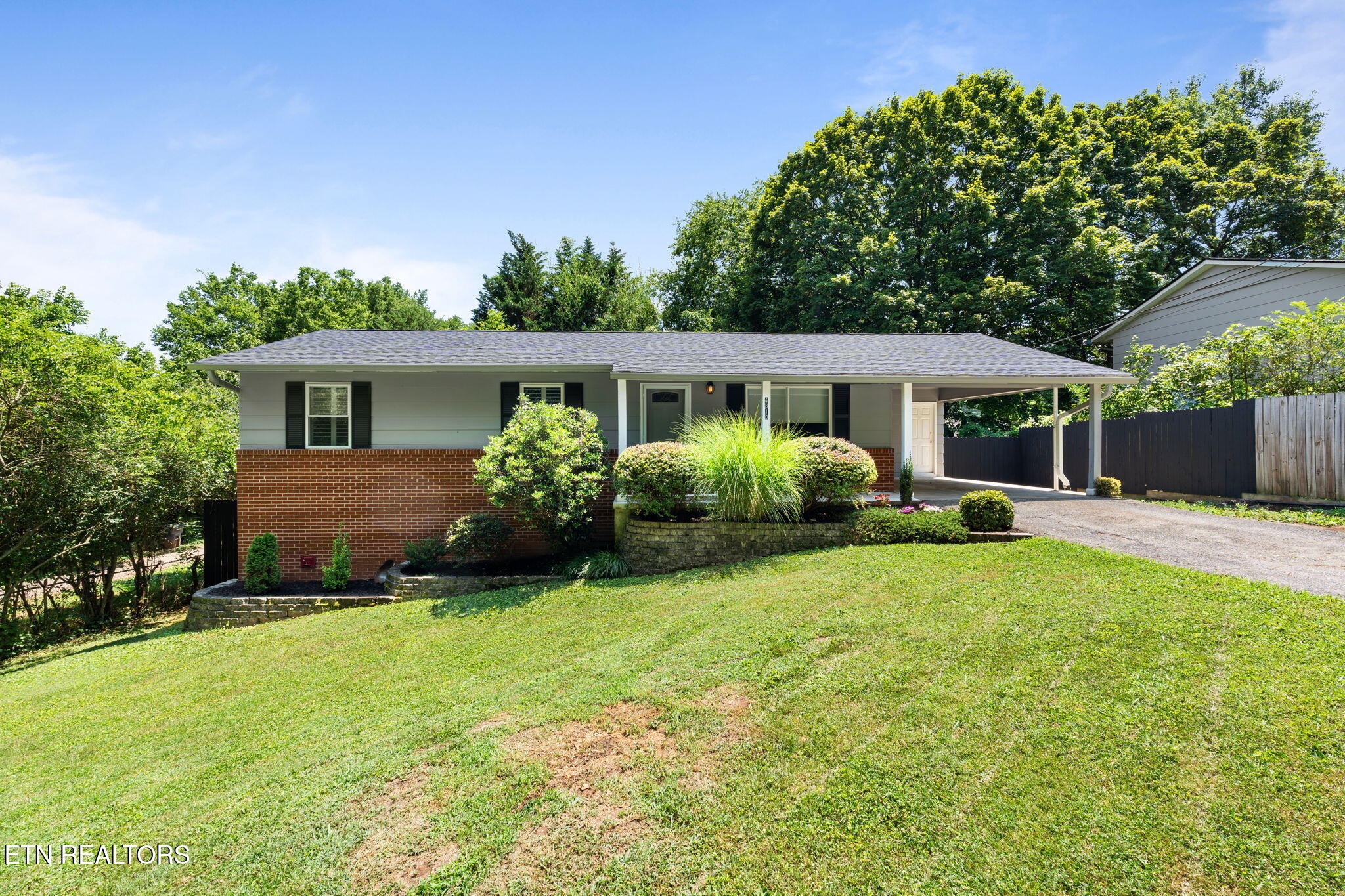 4810 Moss Drive Property Photo 1