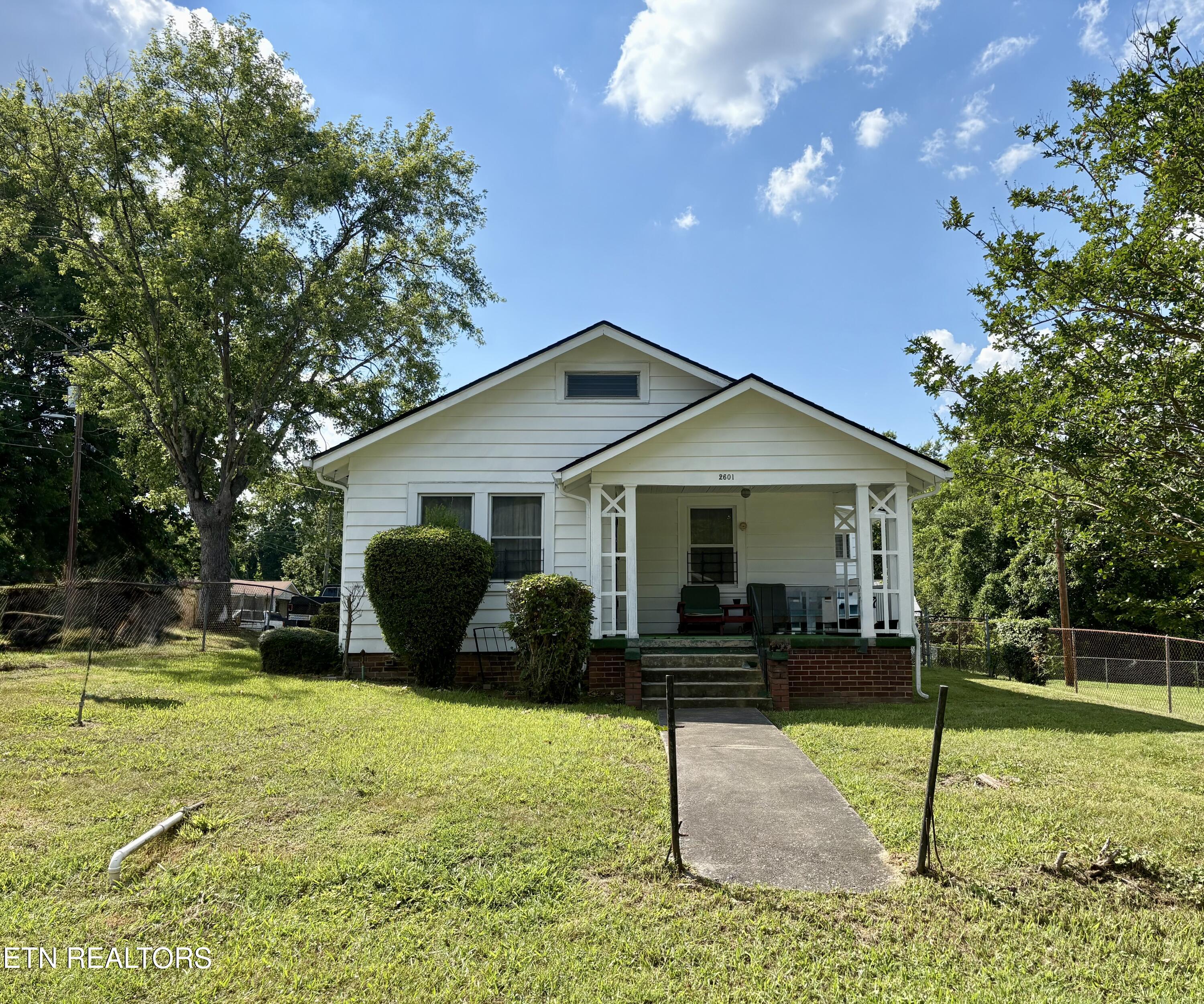 2601 Selma Ave Property Photo 1