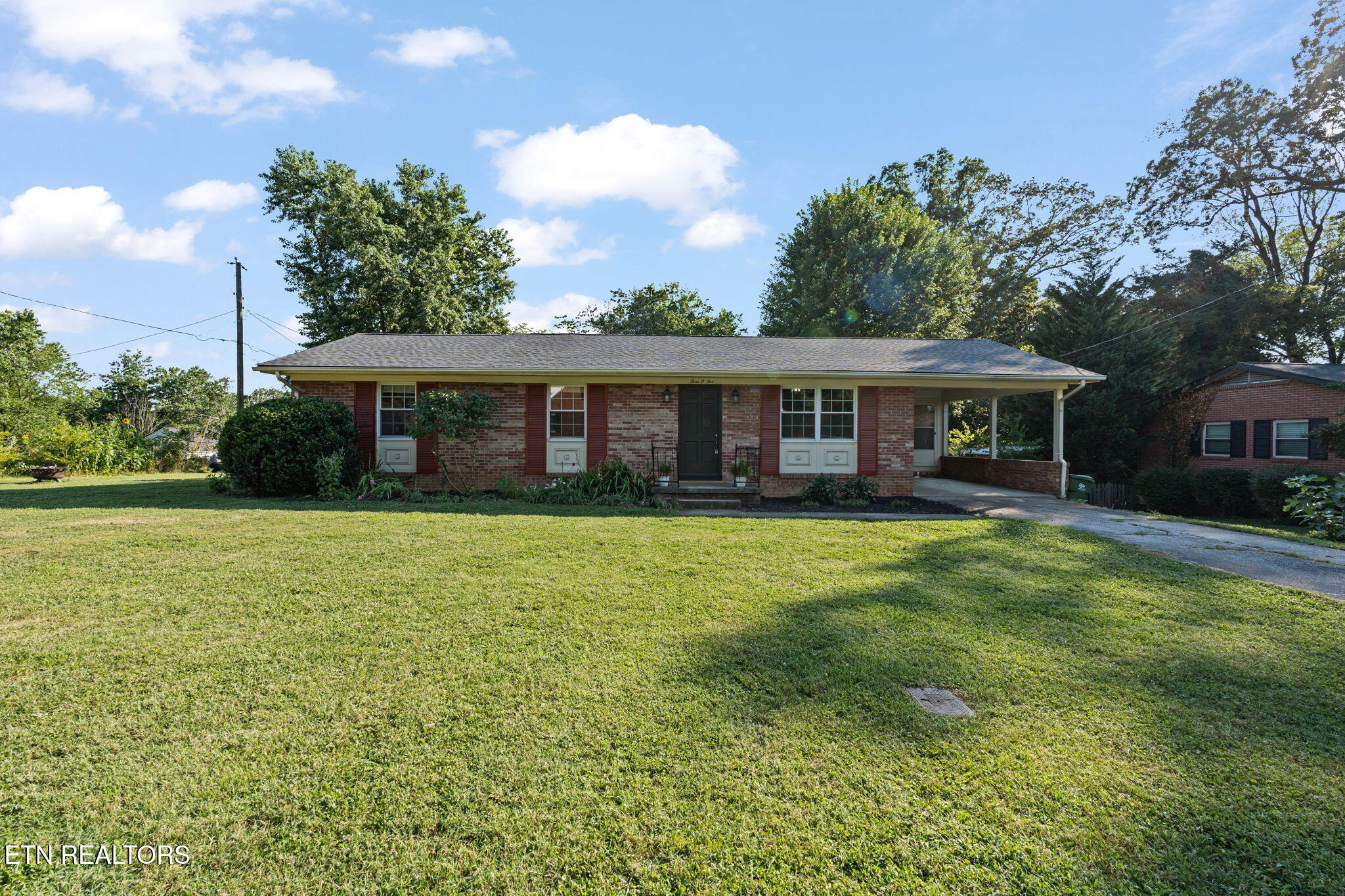 305 S Ruth St Property Photo 1