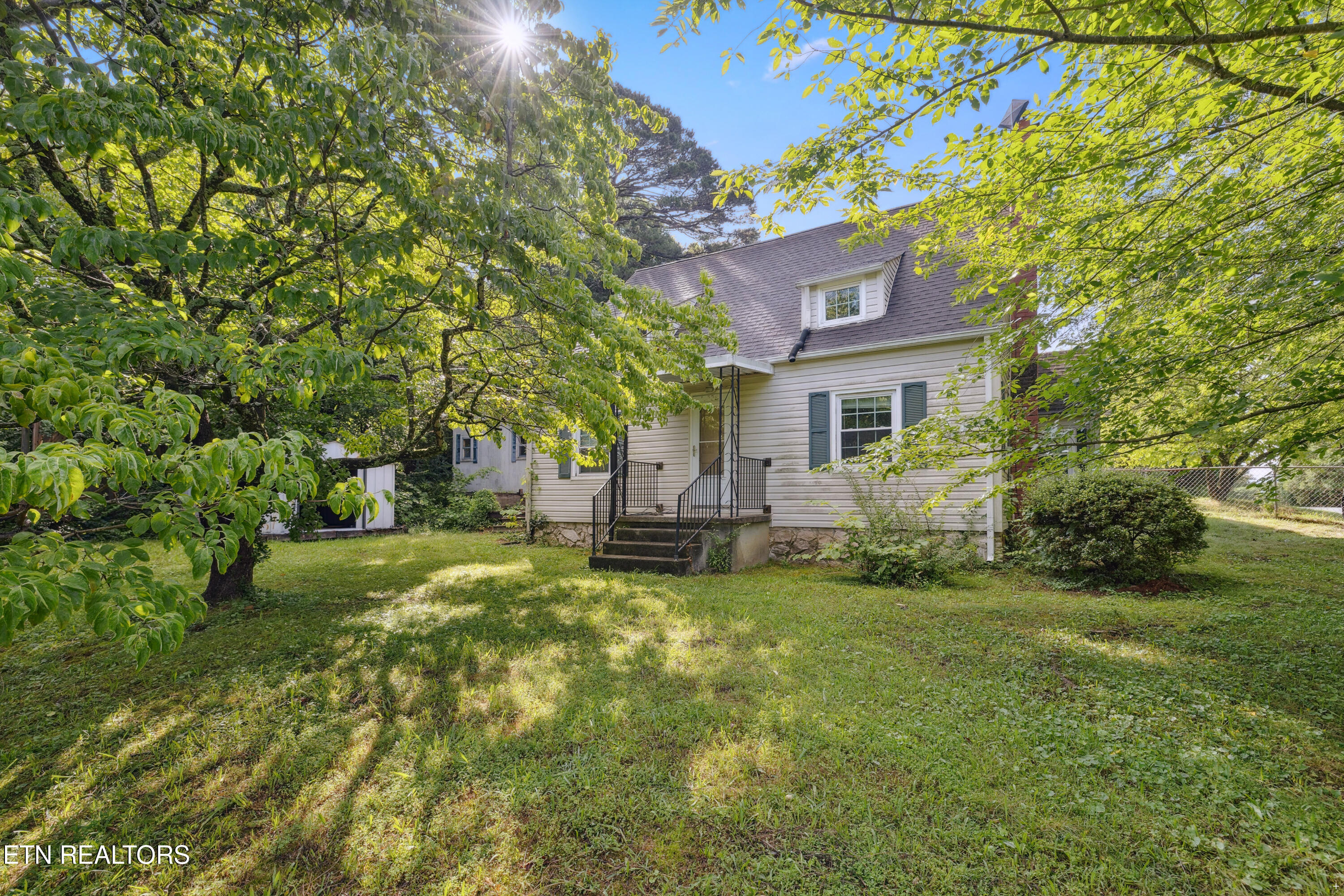 1200 Forest Ave Property Photo 1