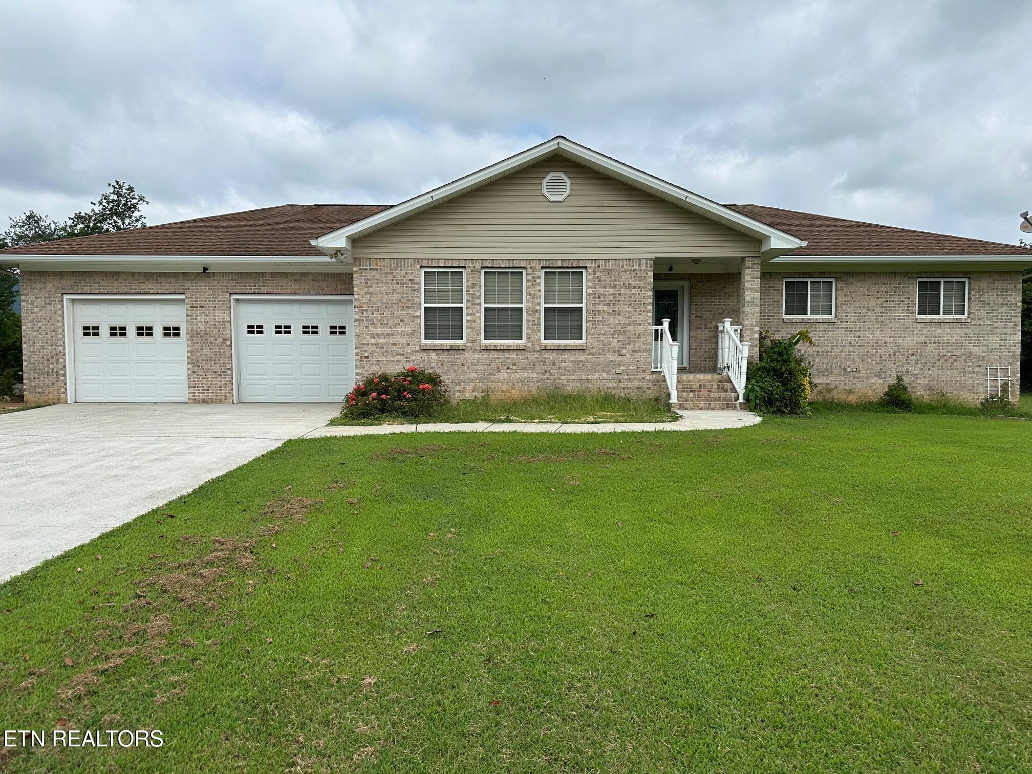 305 Medlin Pike Property Photo 1