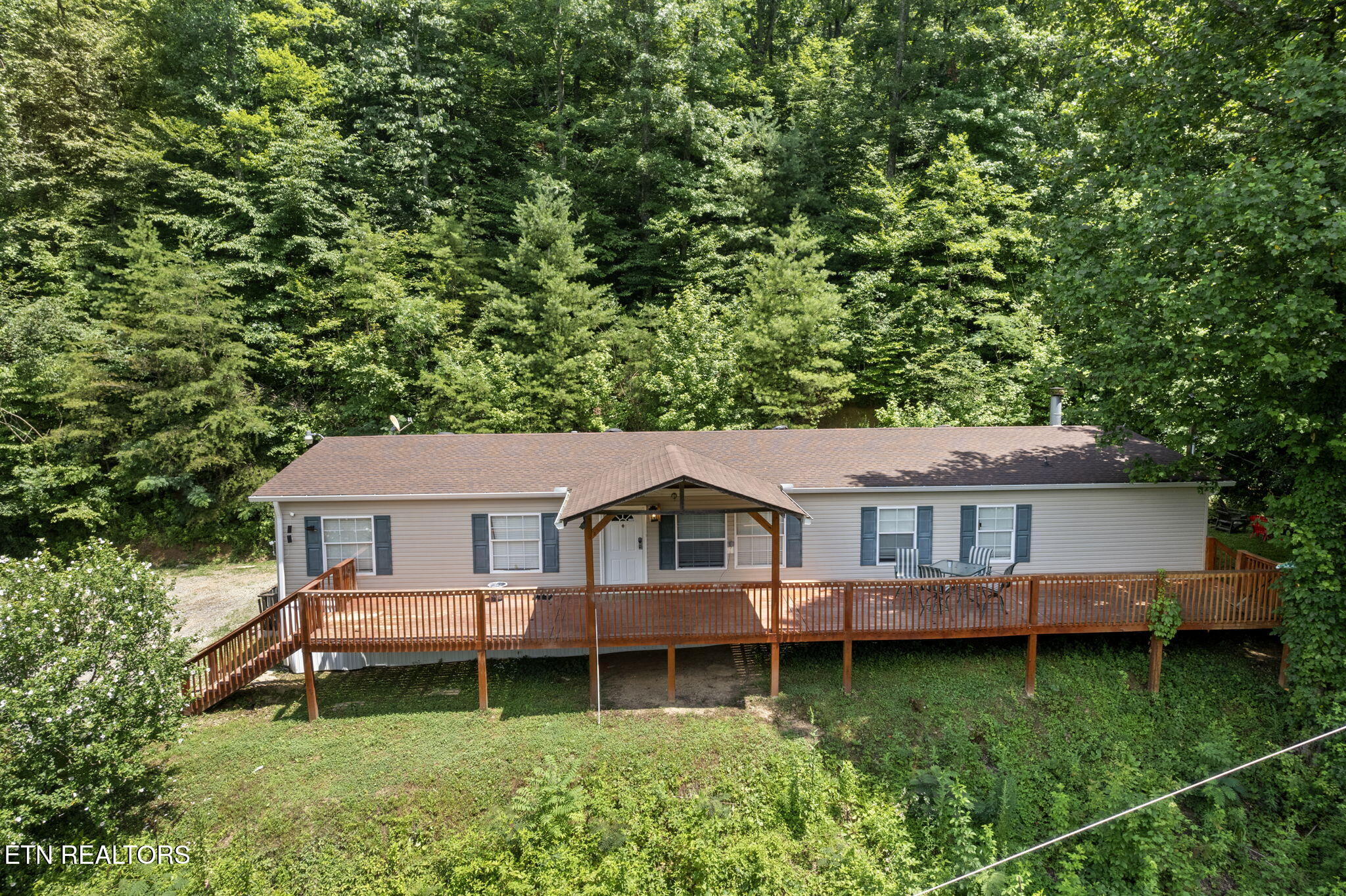 442 Half Moon Rd Property Photo 1