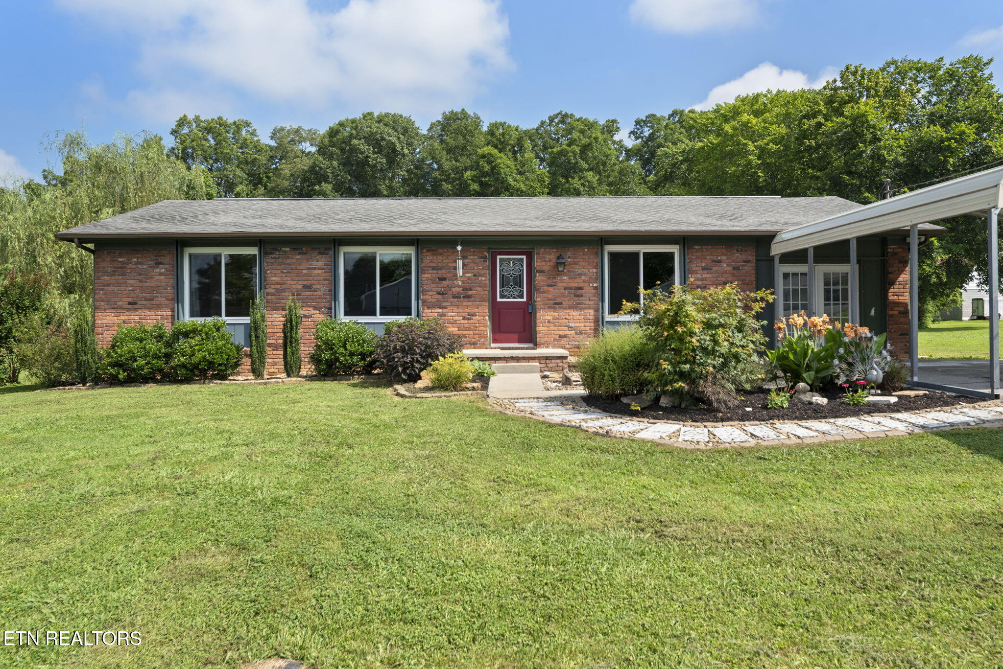 102 Edmonds Drive Property Photo 1