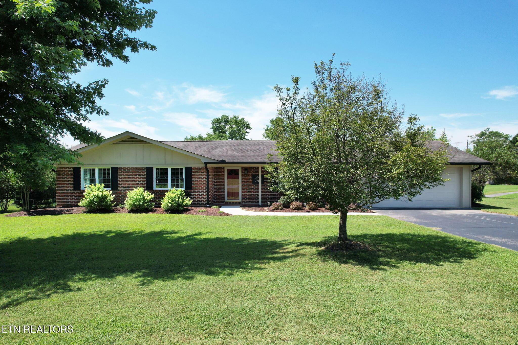 2260 Se Young Rd Property Photo 1