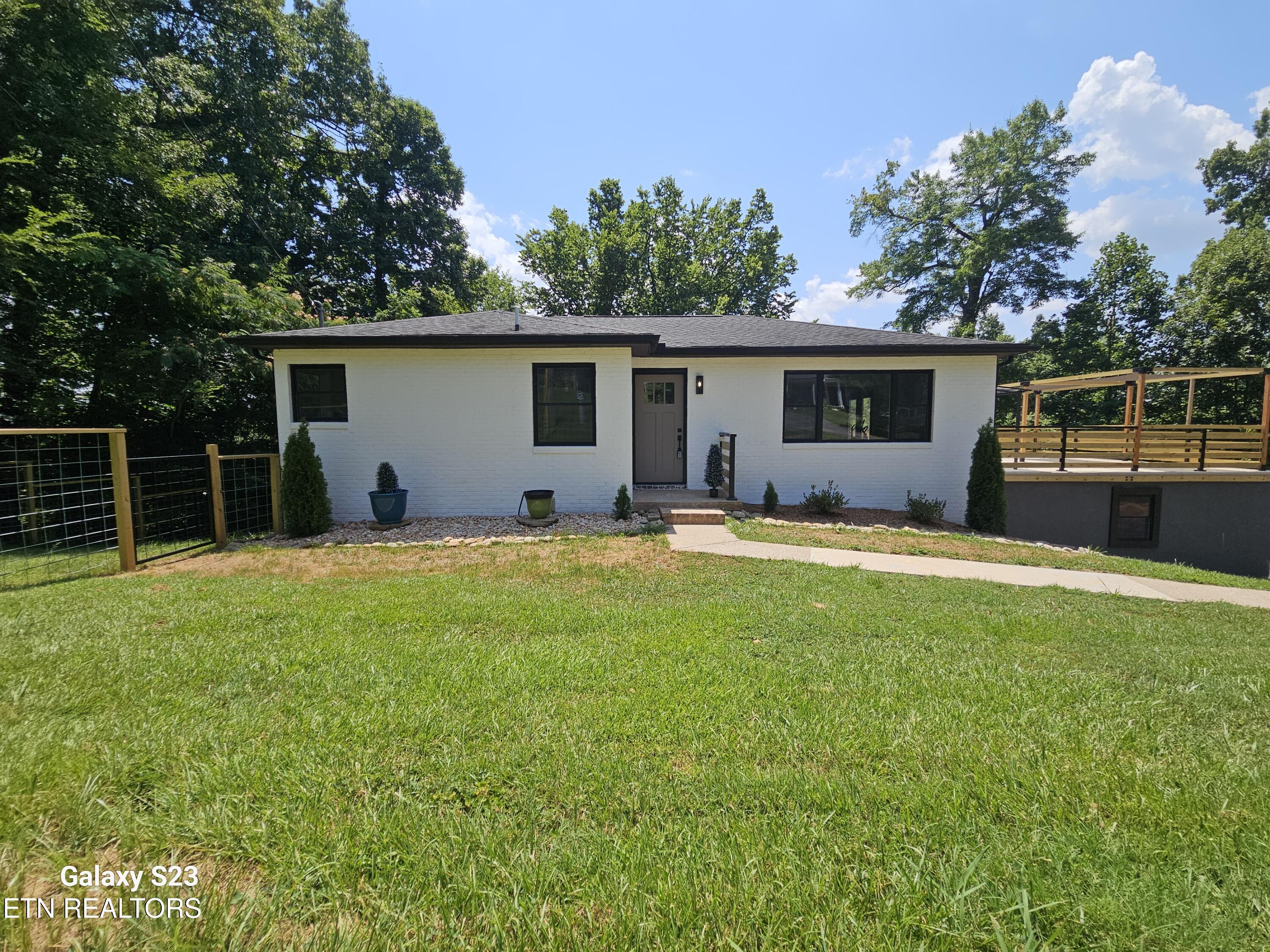 924 Lester Rd Property Photo 1