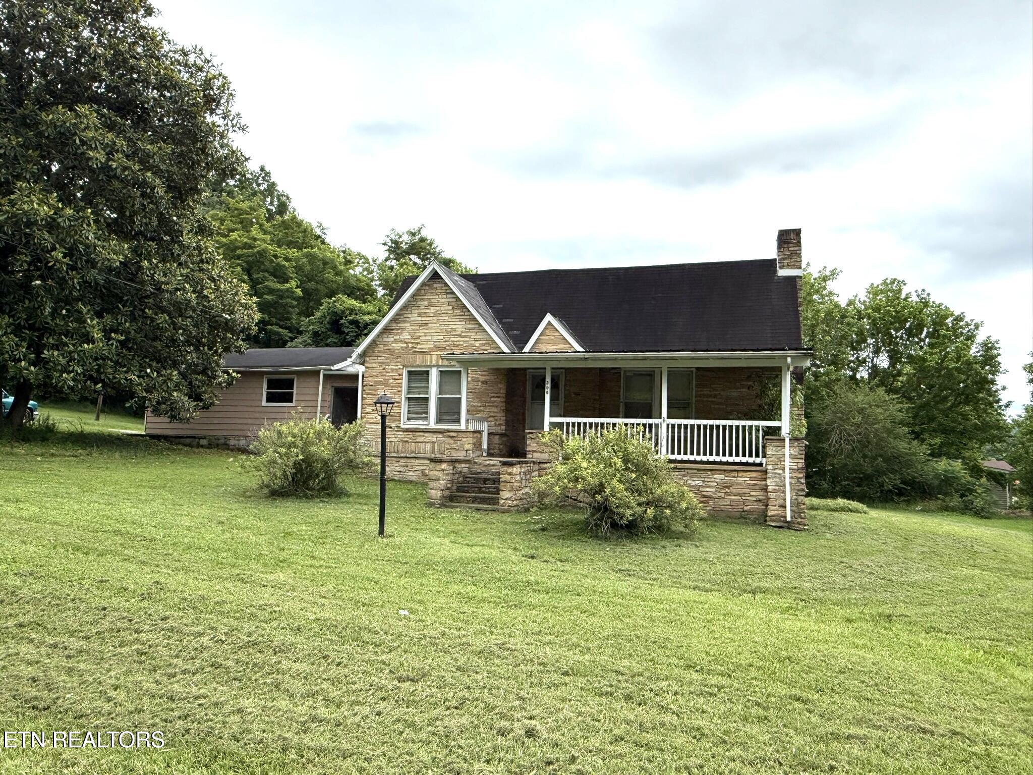 306 Sunset Drive Property Photo 1